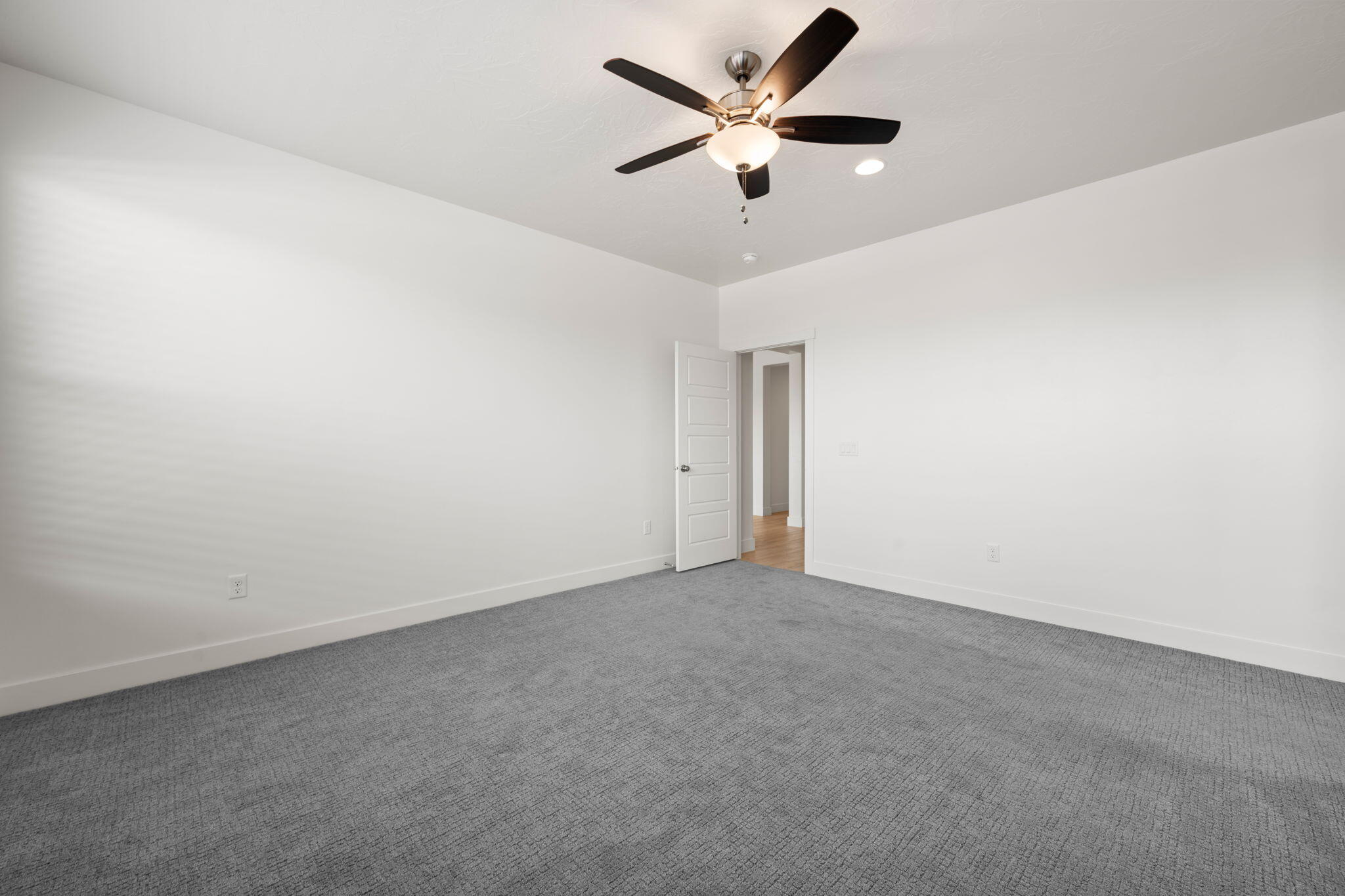 DESERT VISTA TOWNHOMES AT DESERT CANYONS - Residential
