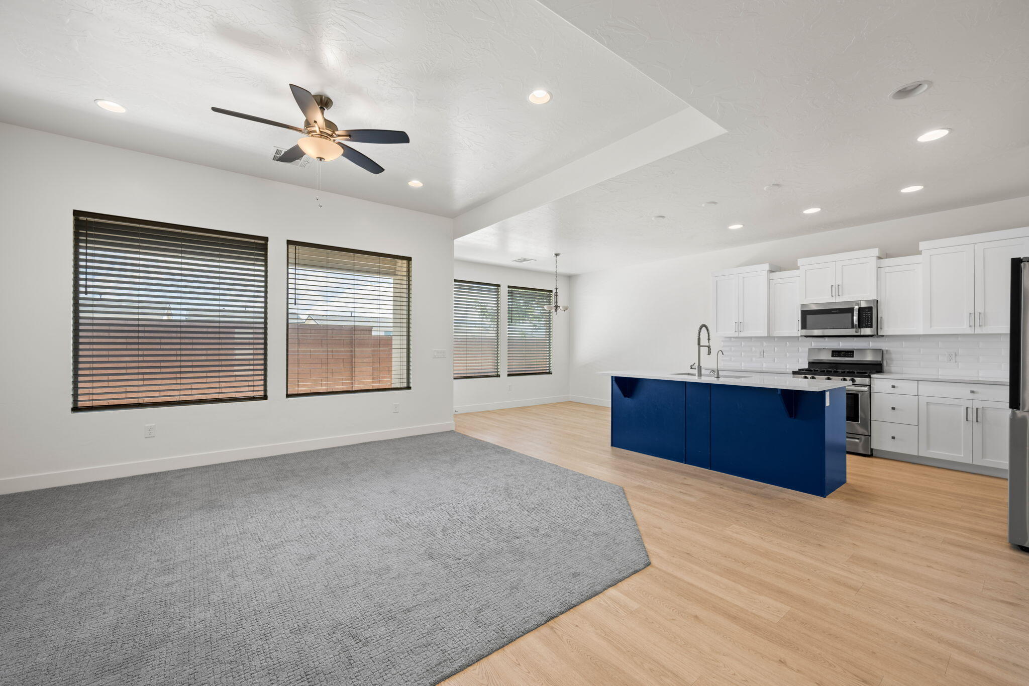 DESERT VISTA TOWNHOMES AT DESERT CANYONS - Residential