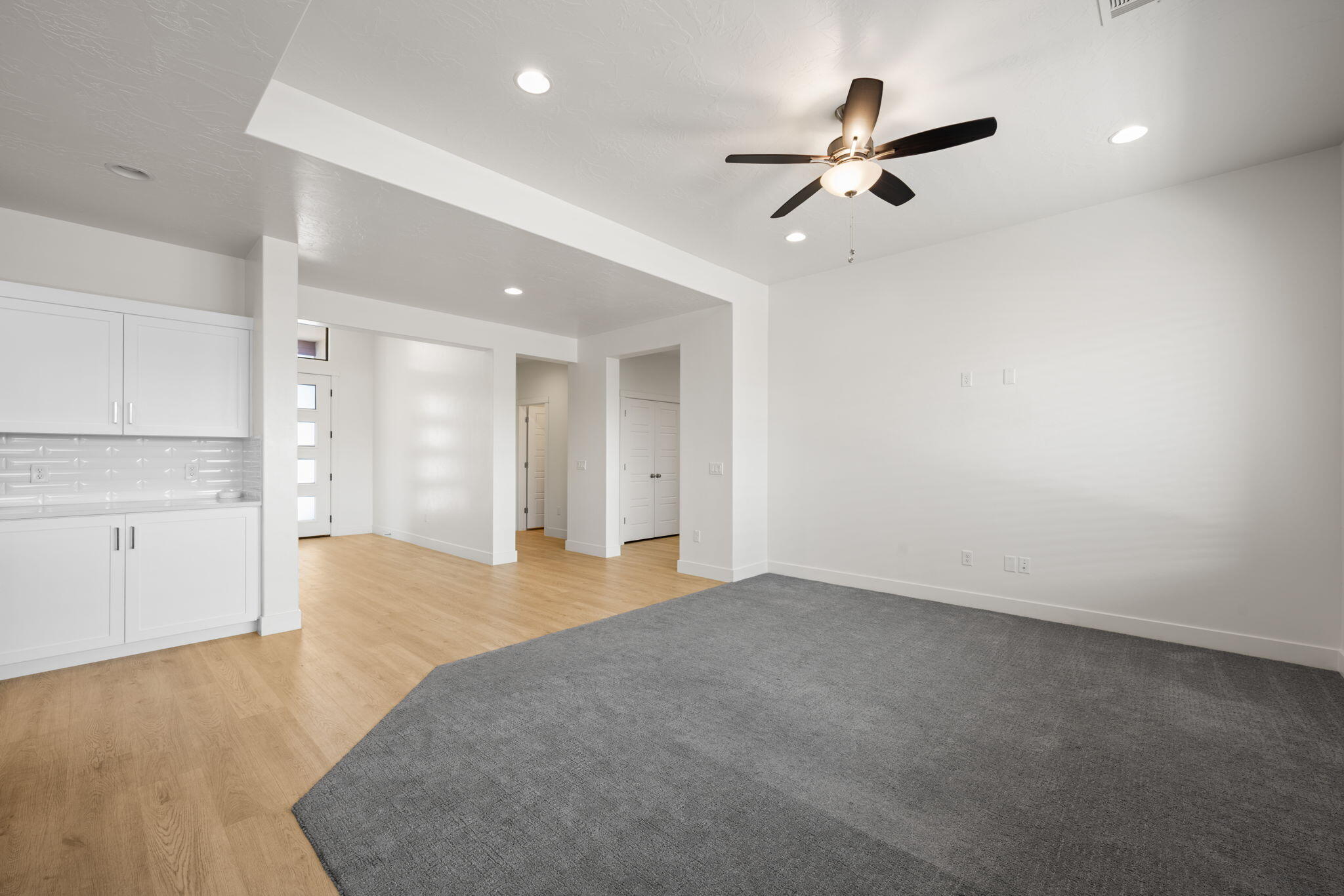 DESERT VISTA TOWNHOMES AT DESERT CANYONS - Residential