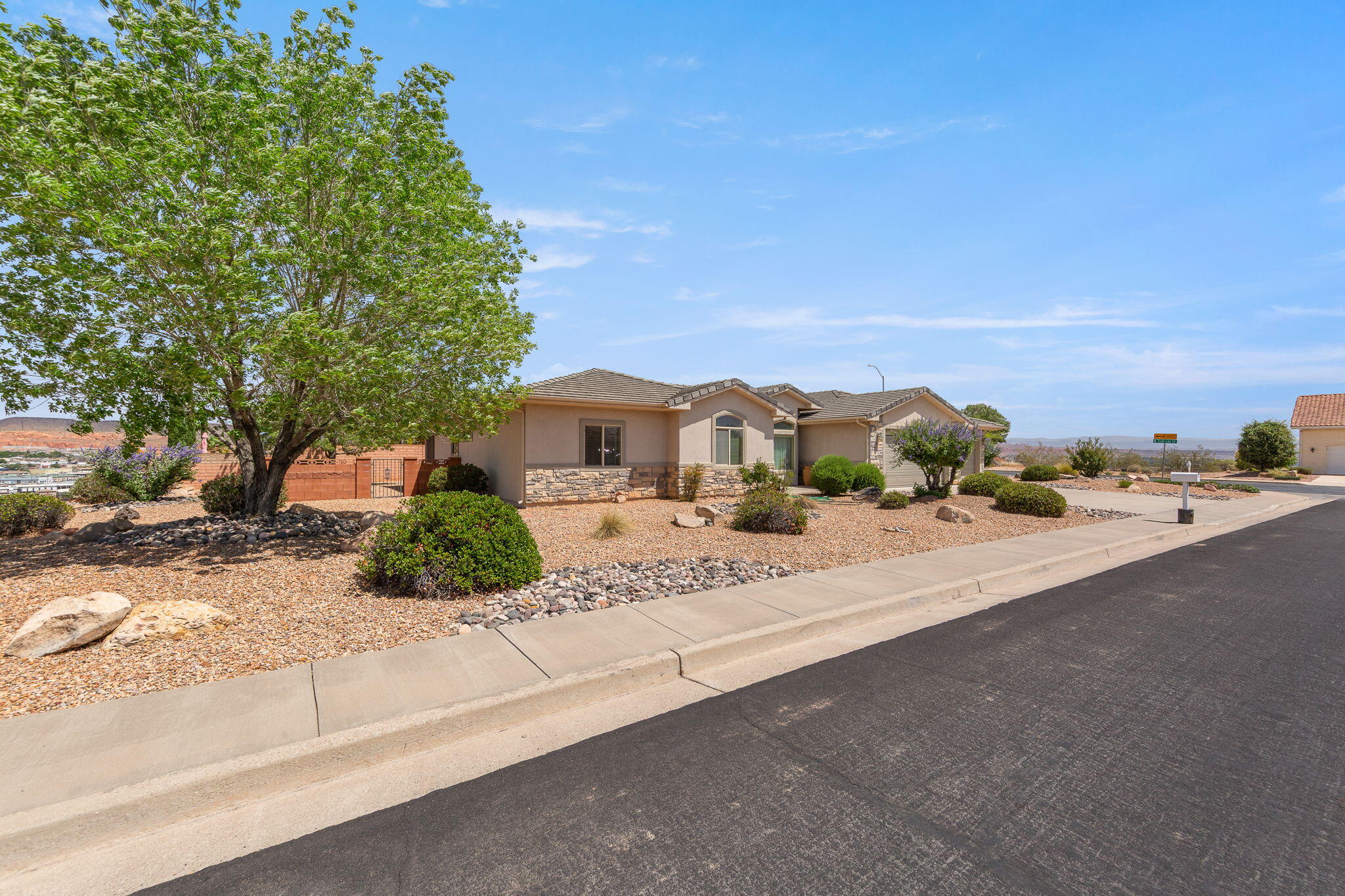 EAST RIDGE - Residential