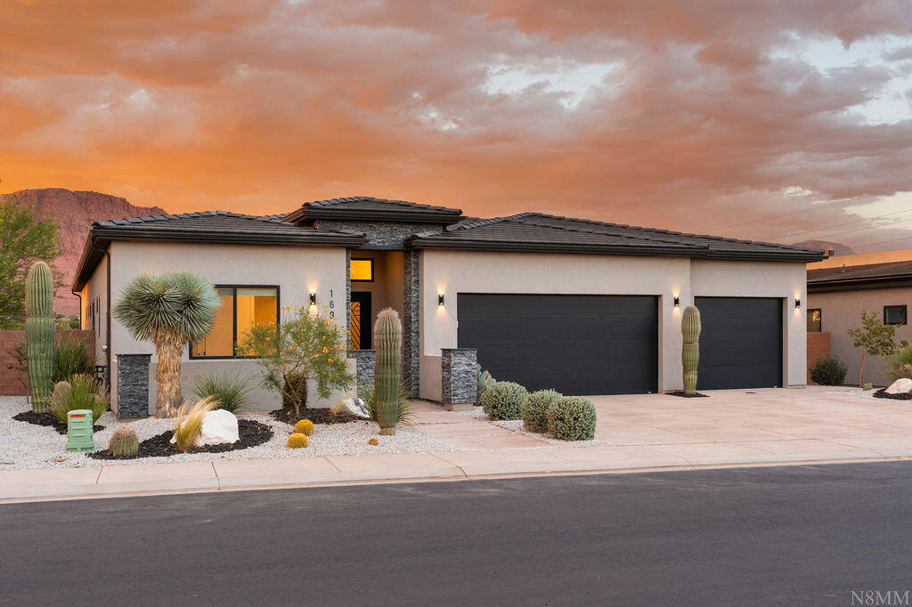 RED MOUNTAIN TERRACE - Residential