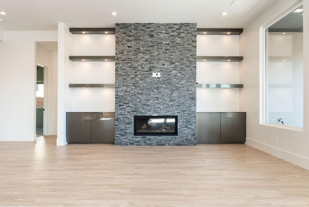 RED MOUNTAIN TERRACE - Residential
