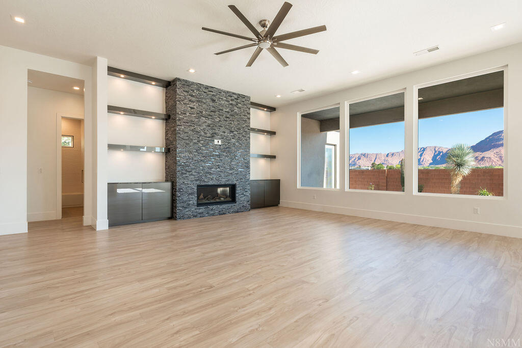 RED MOUNTAIN TERRACE - Residential