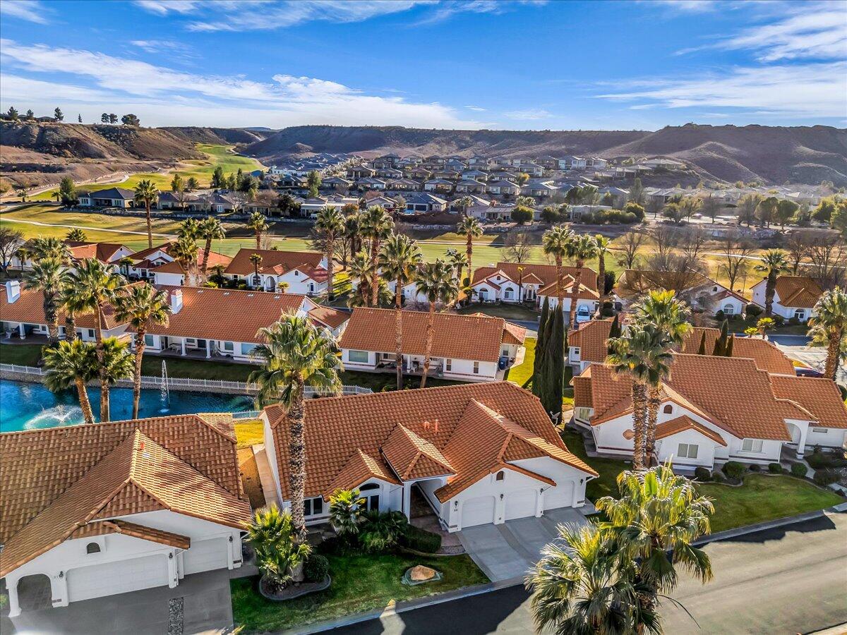 CRYSTAL LAKES TOWNHOMES - Residential