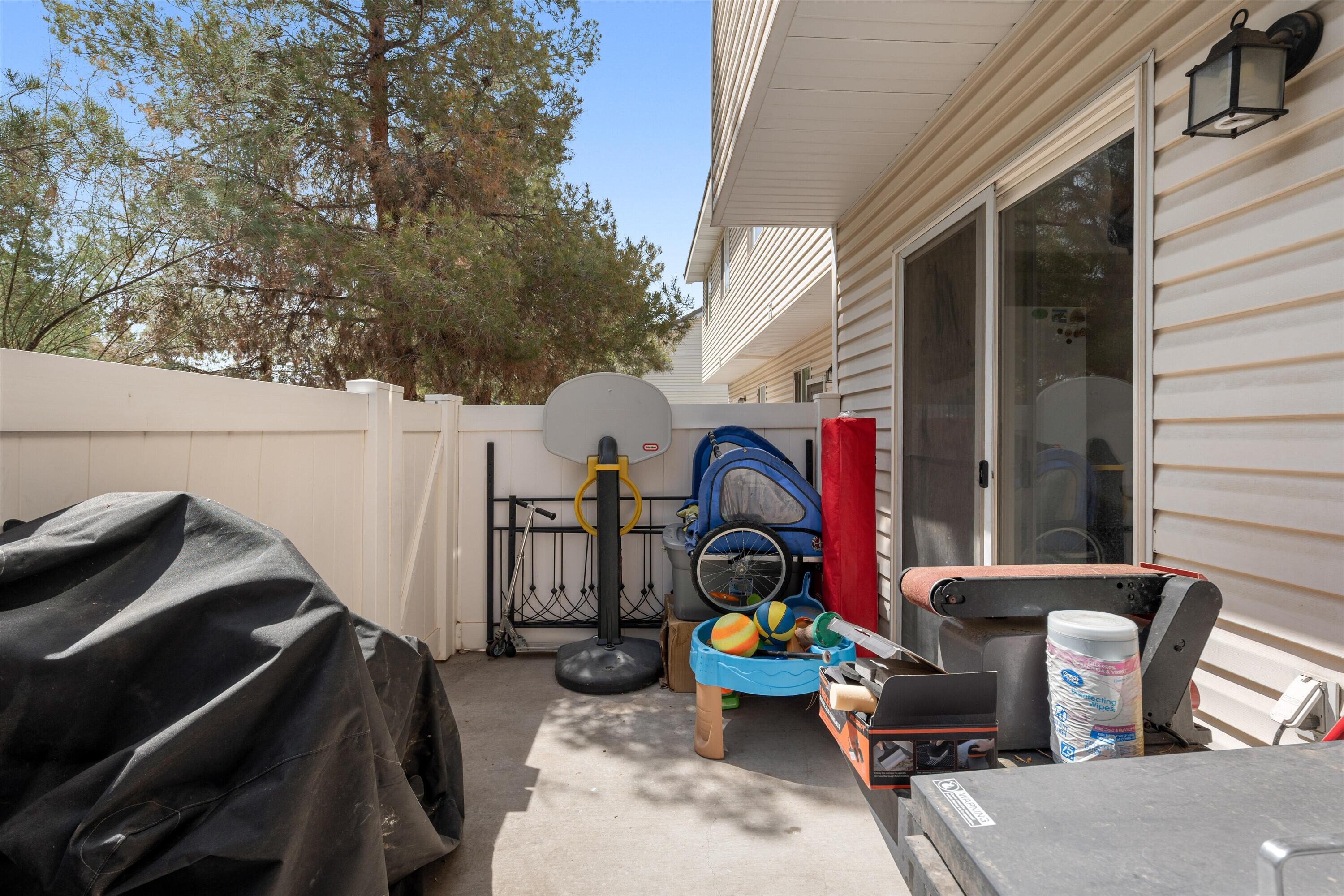 LEXINGTON HILLS TOWNHOMES - Residential