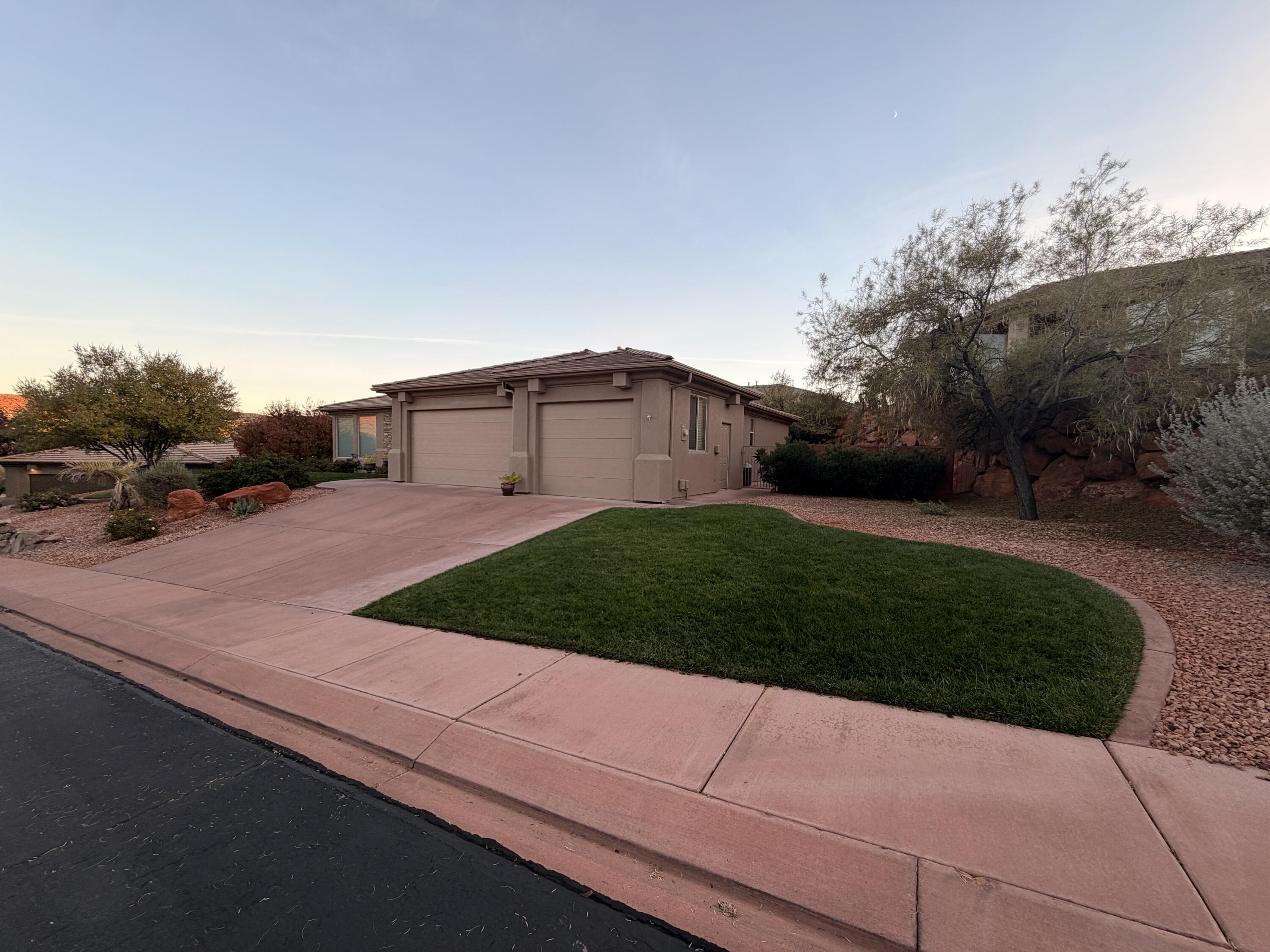 PARADISE CANYON - Residential