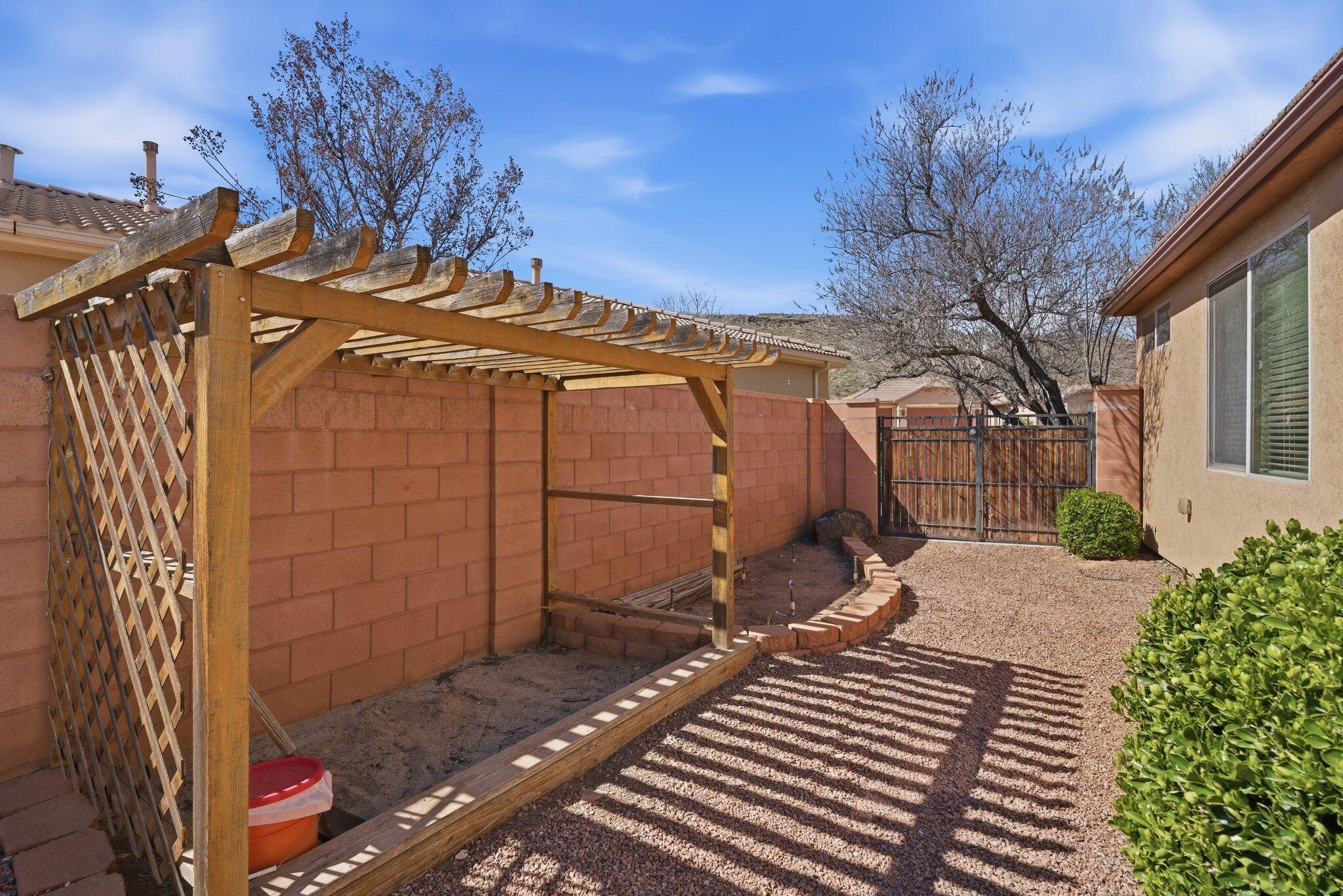 CORAL CANYON - Residential