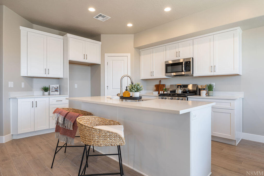 HURRICANE HEIGHTS TOWNHOMES - Residential