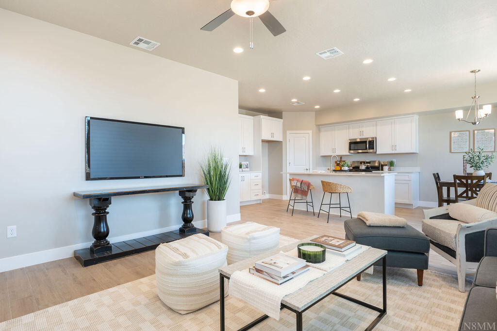 HURRICANE HEIGHTS TOWNHOMES - Residential