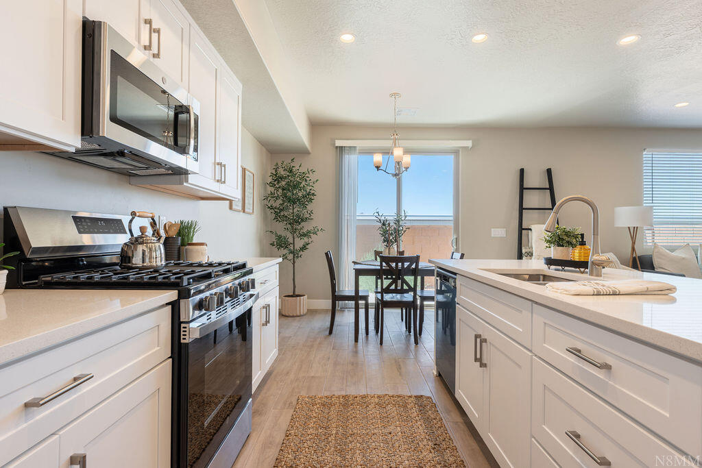 HURRICANE HEIGHTS TOWNHOMES - Residential
