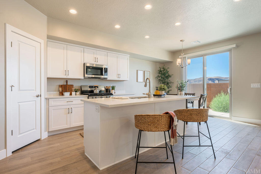 HURRICANE HEIGHTS TOWNHOMES - Residential