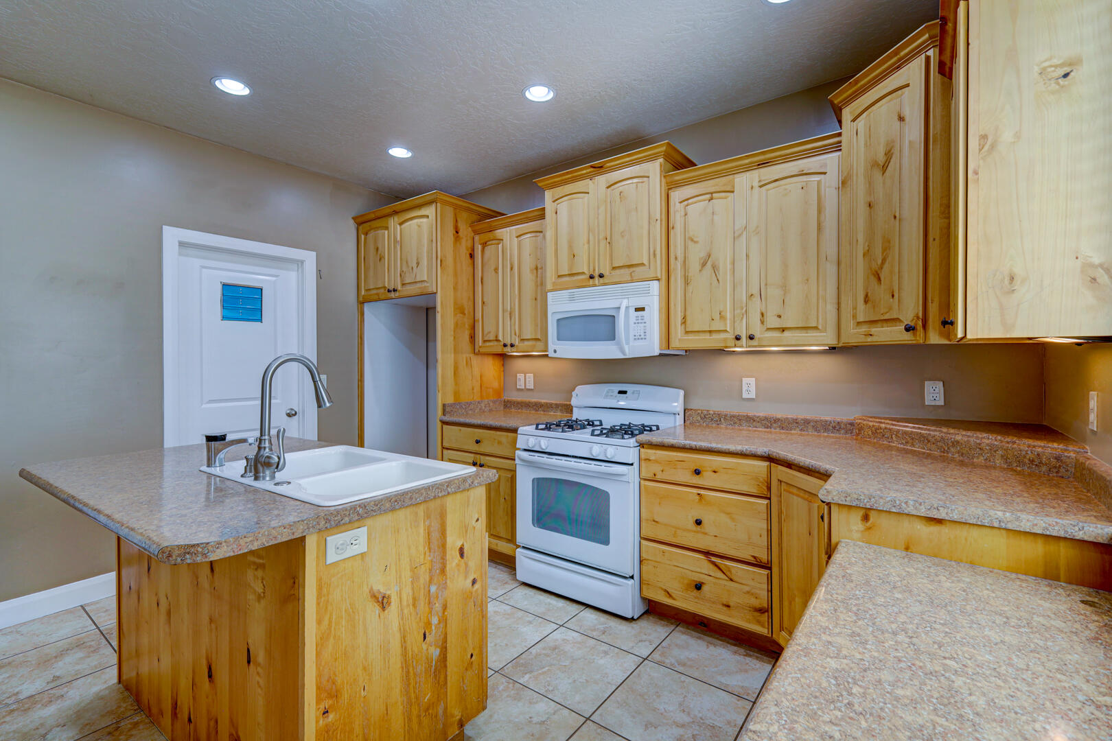 ESTATES AT HIDDEN VALLEY - Residential