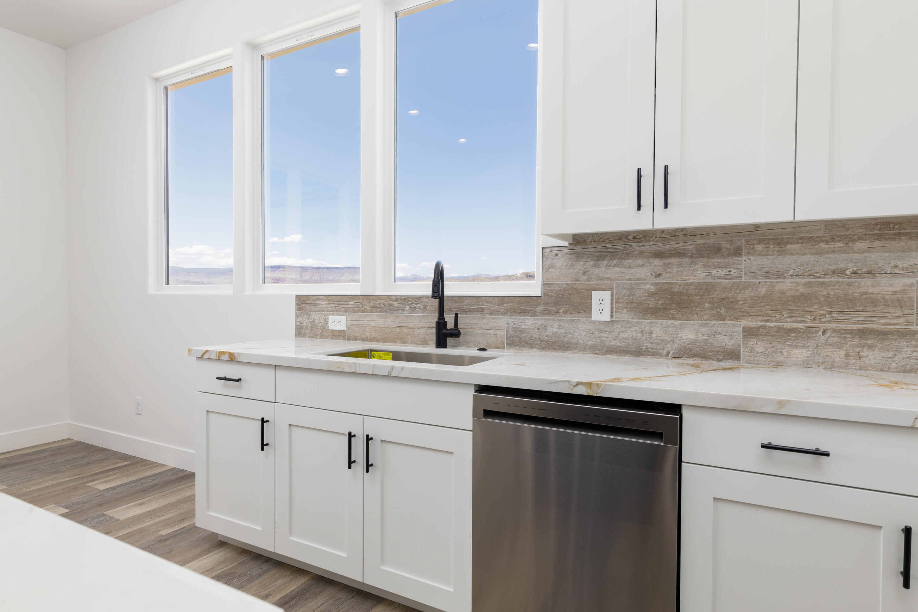 MOUNTAIN VIEW ESTATES - Residential