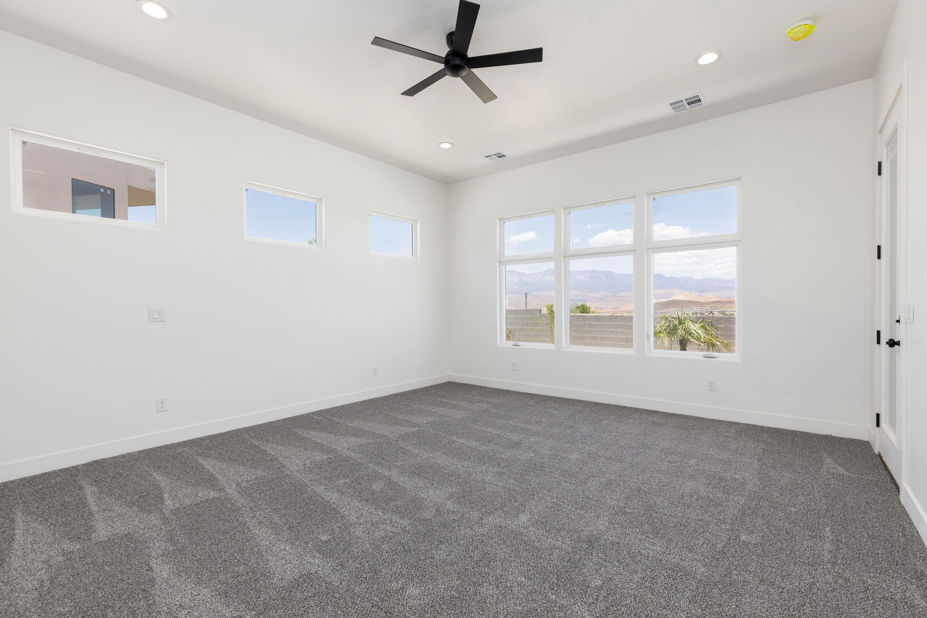 MOUNTAIN VIEW ESTATES - Residential