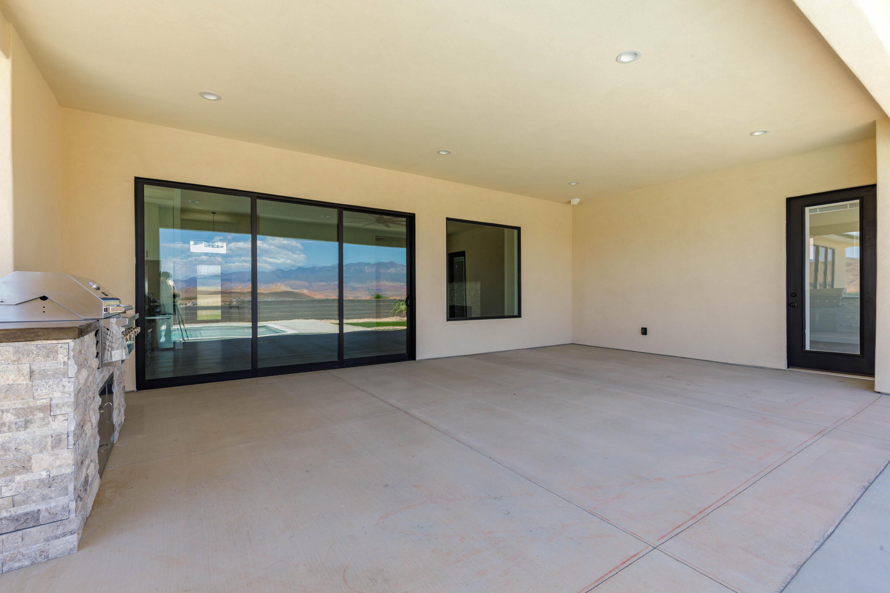 MOUNTAIN VIEW ESTATES - Residential