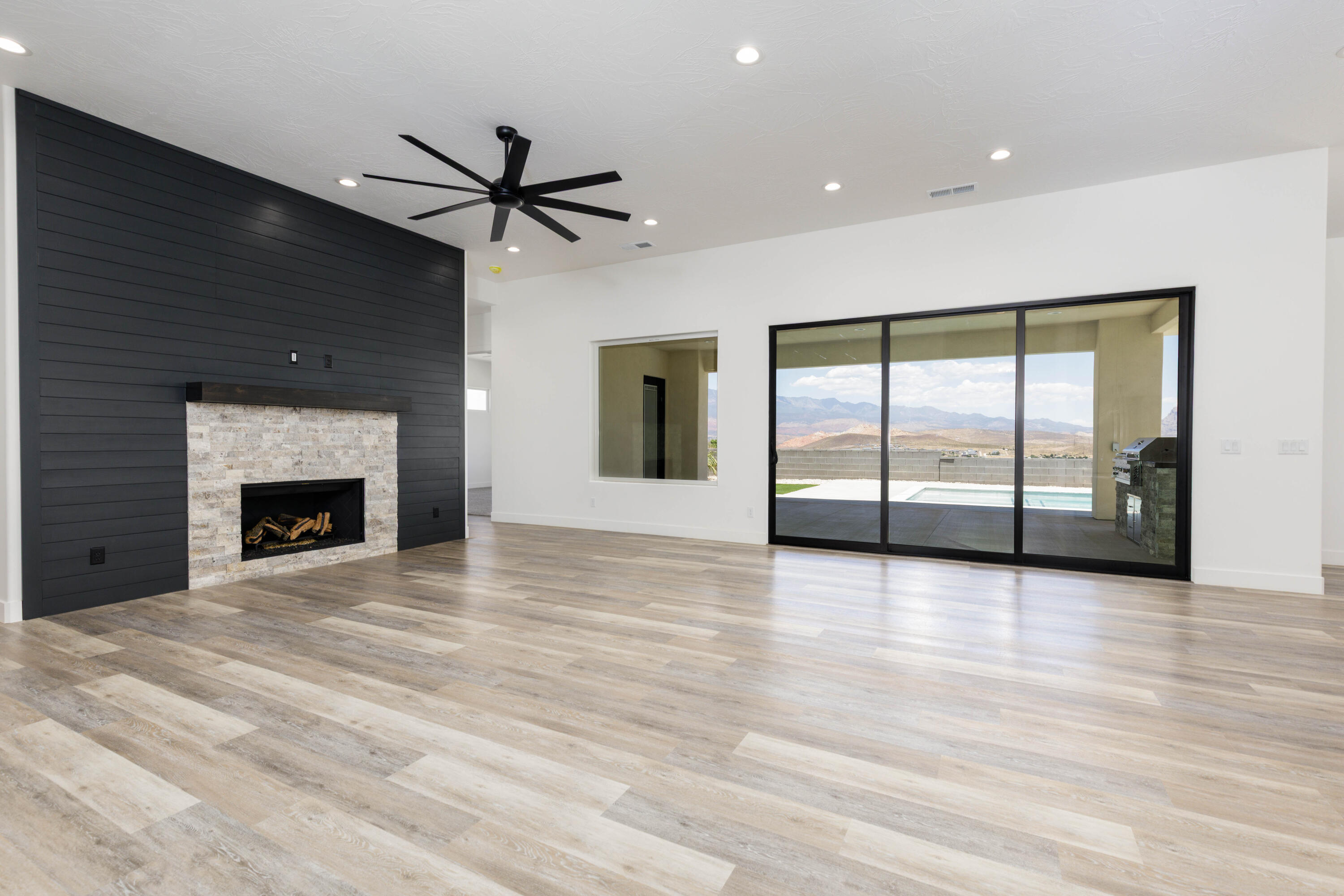 MOUNTAIN VIEW ESTATES - Residential