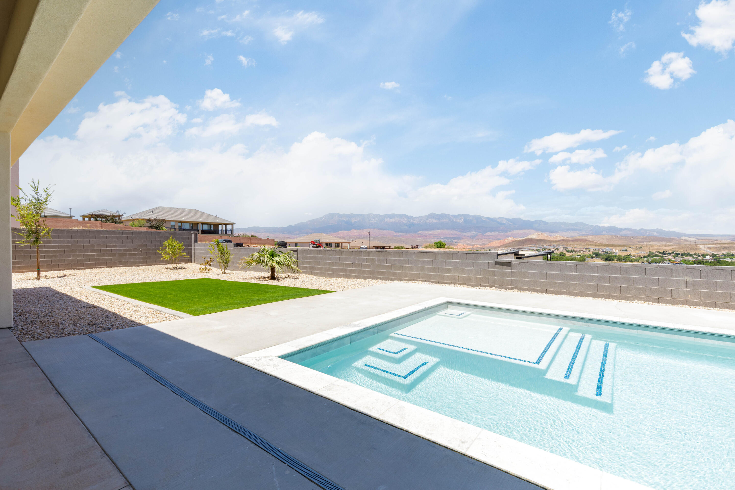 MOUNTAIN VIEW ESTATES - Residential