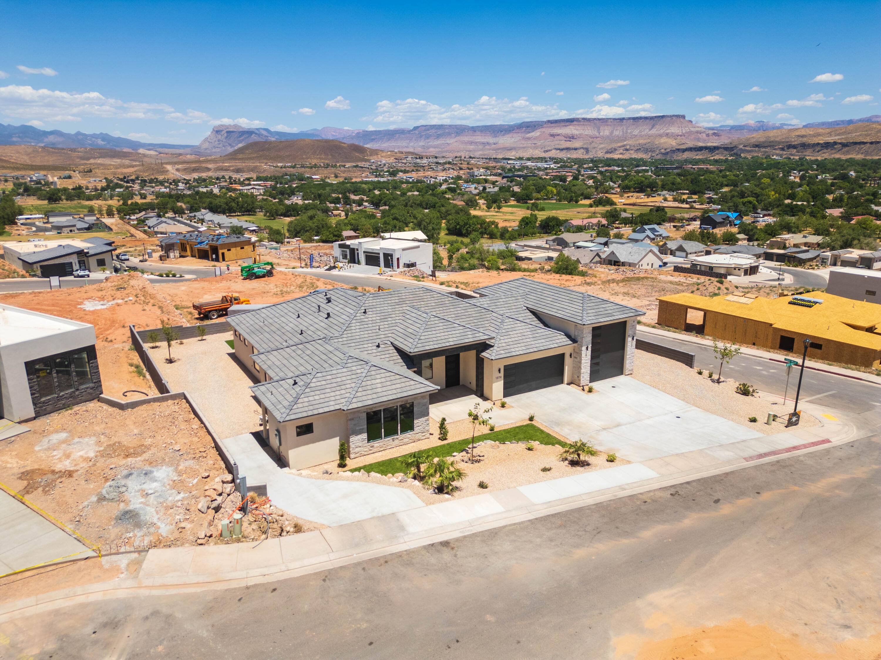MOUNTAIN VIEW ESTATES - Residential