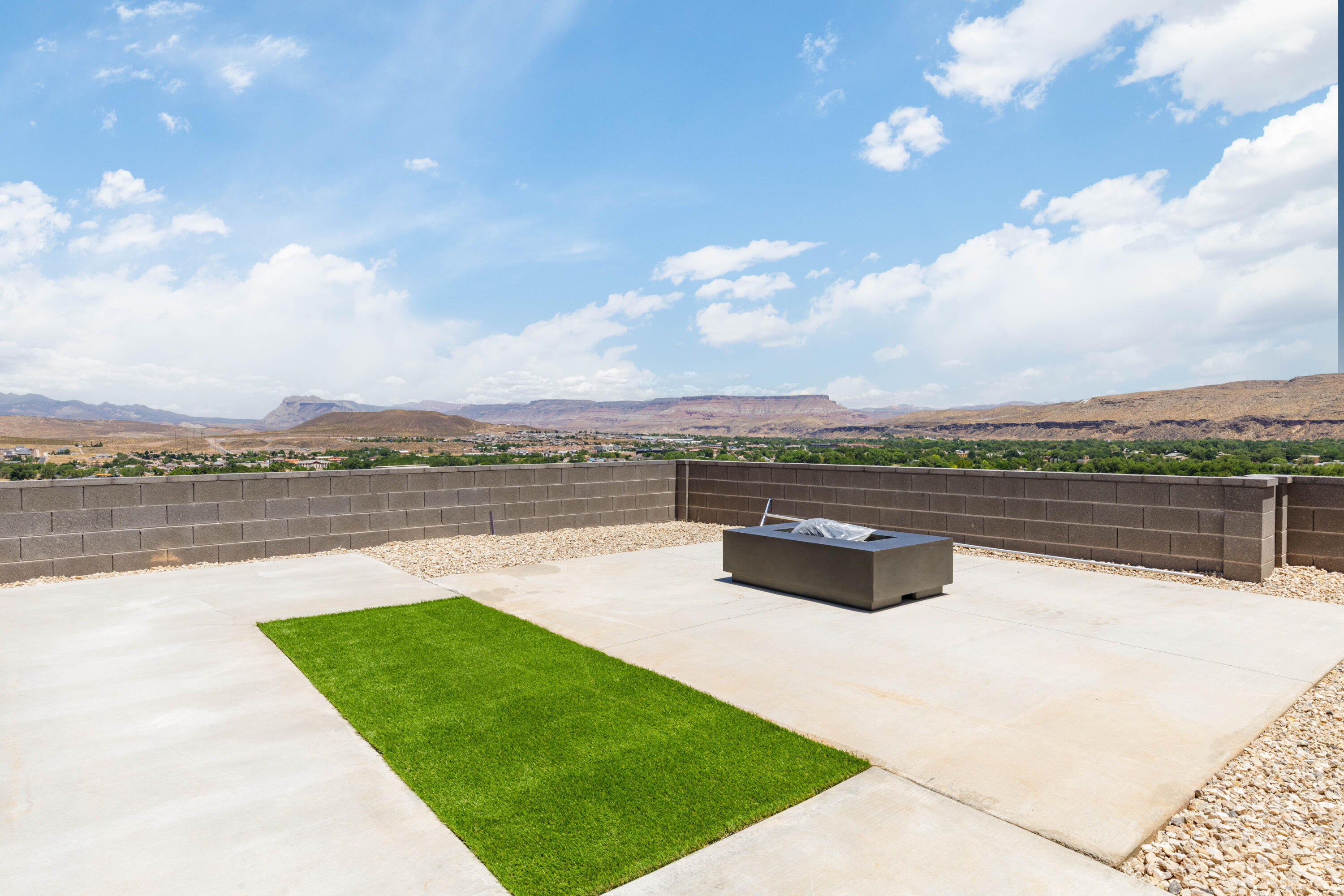 MOUNTAIN VIEW ESTATES - Residential