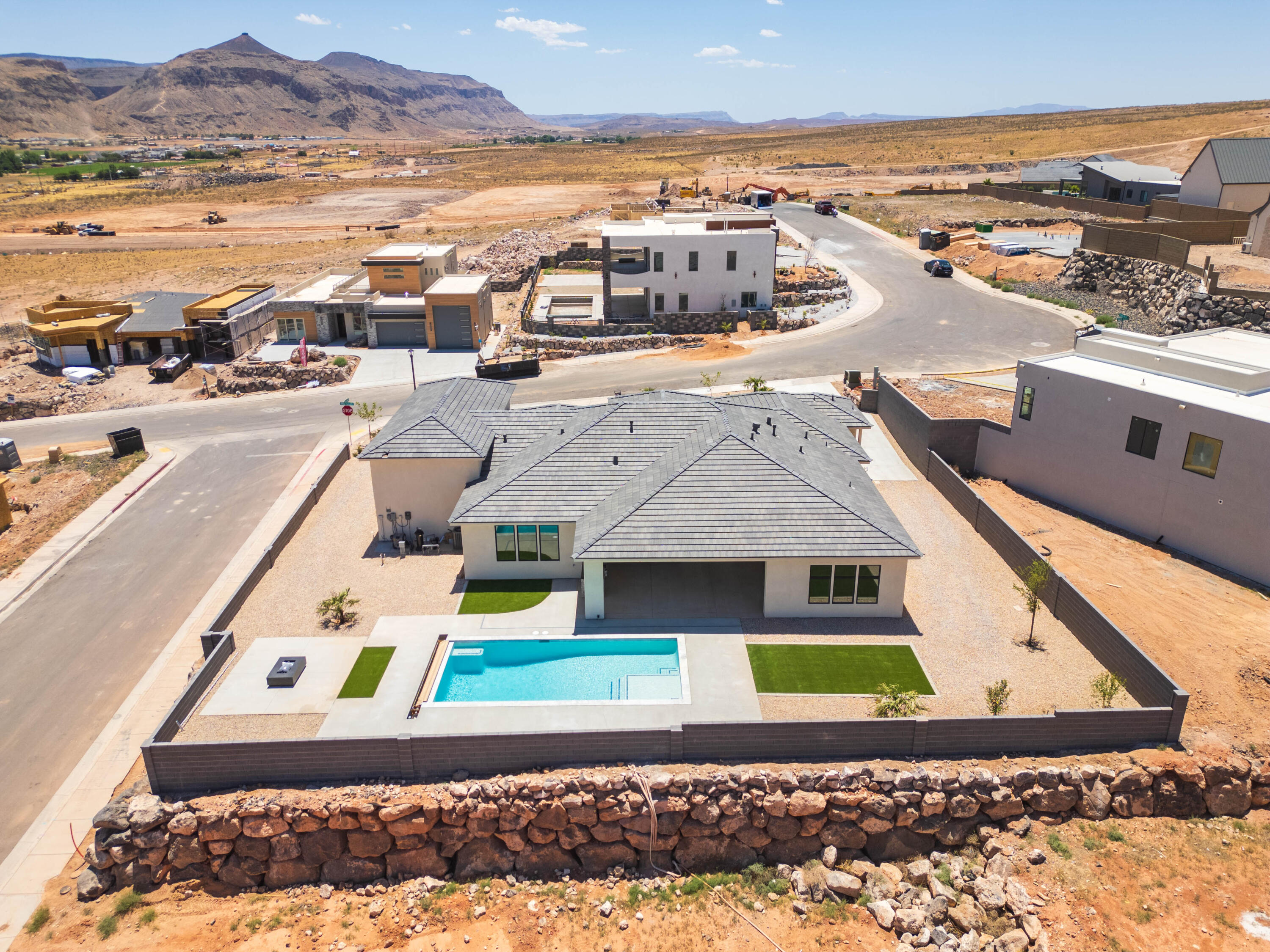 MOUNTAIN VIEW ESTATES - Residential