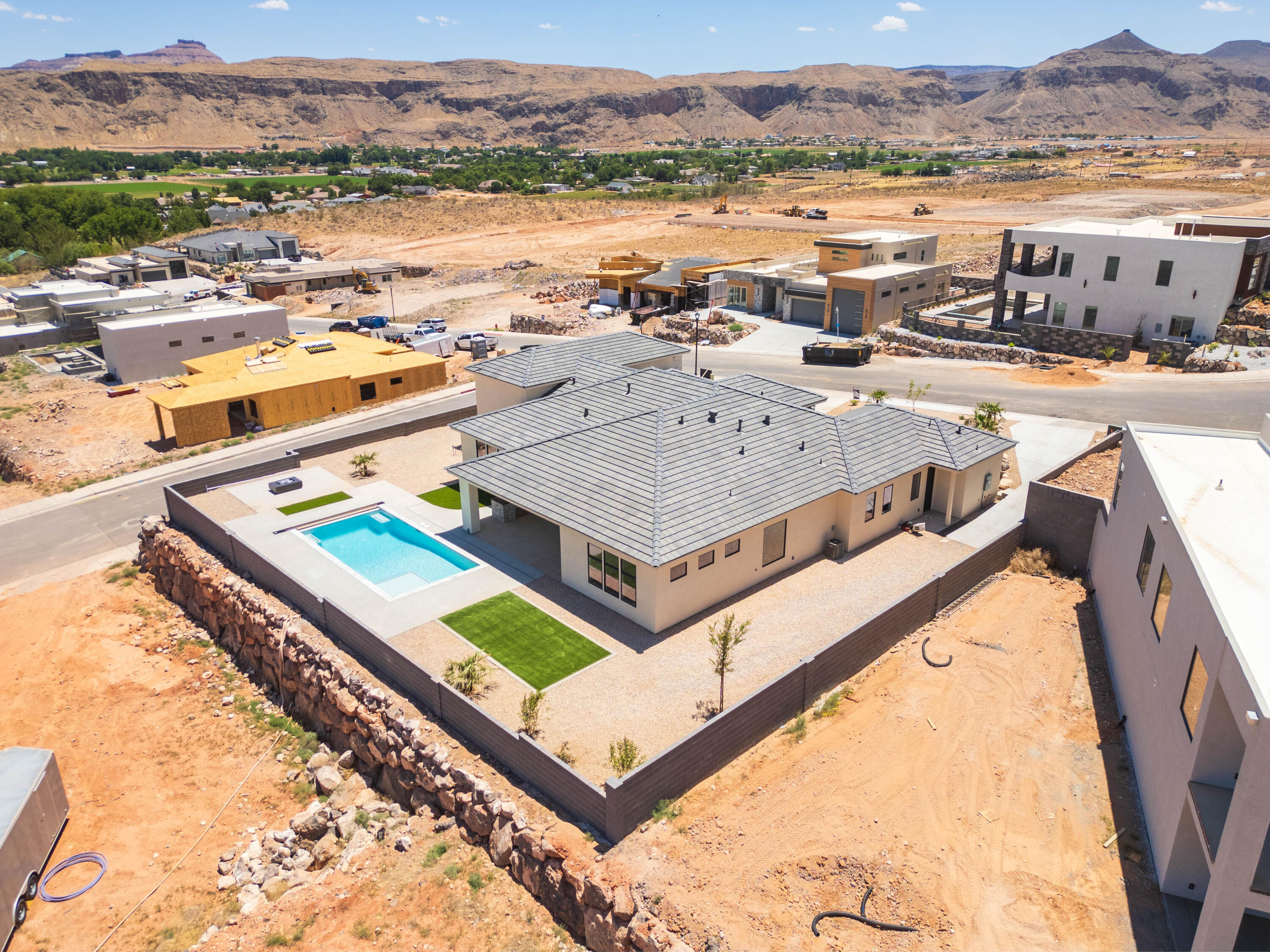 MOUNTAIN VIEW ESTATES - Residential
