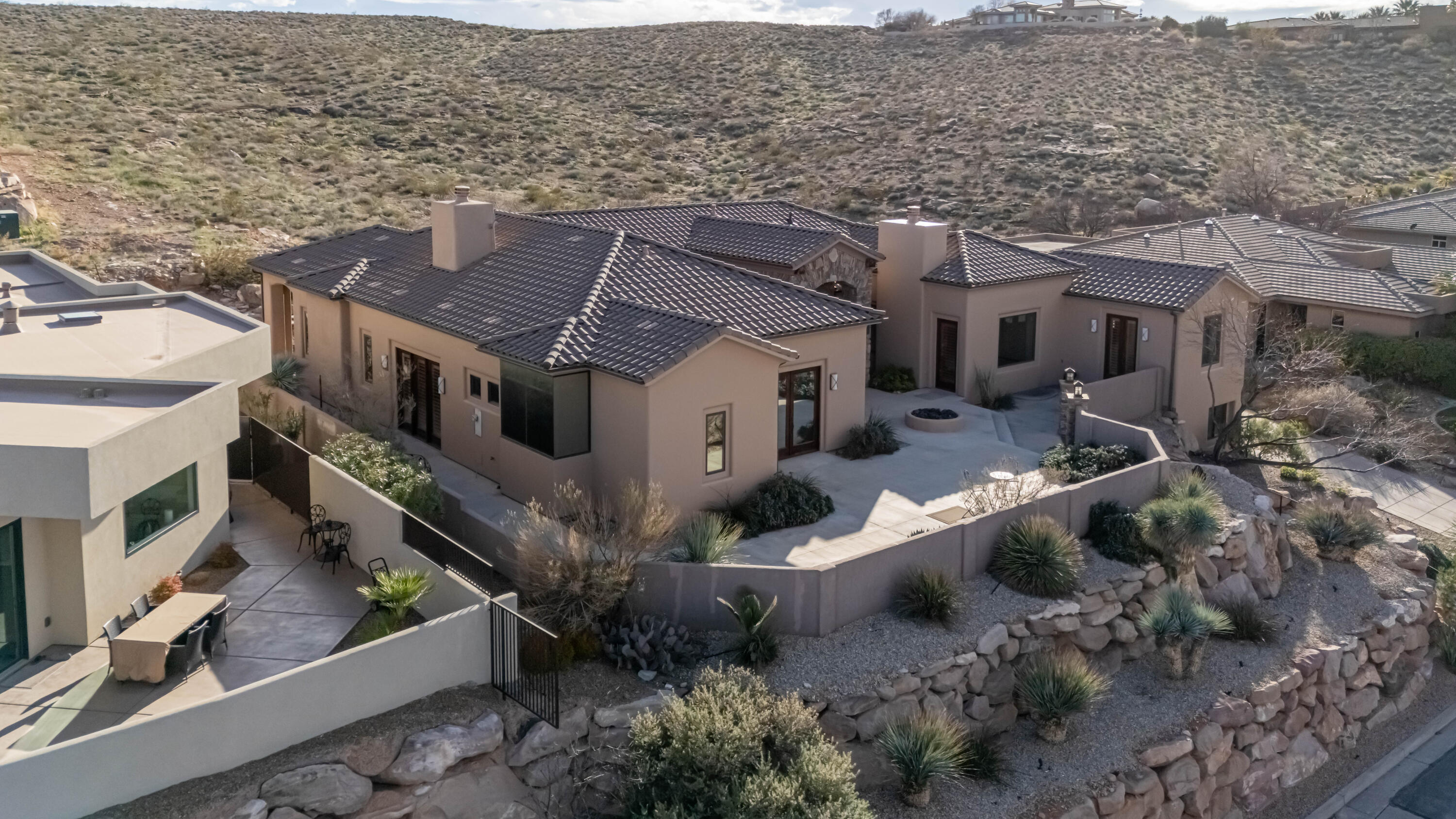 STONE CLIFF - Residential