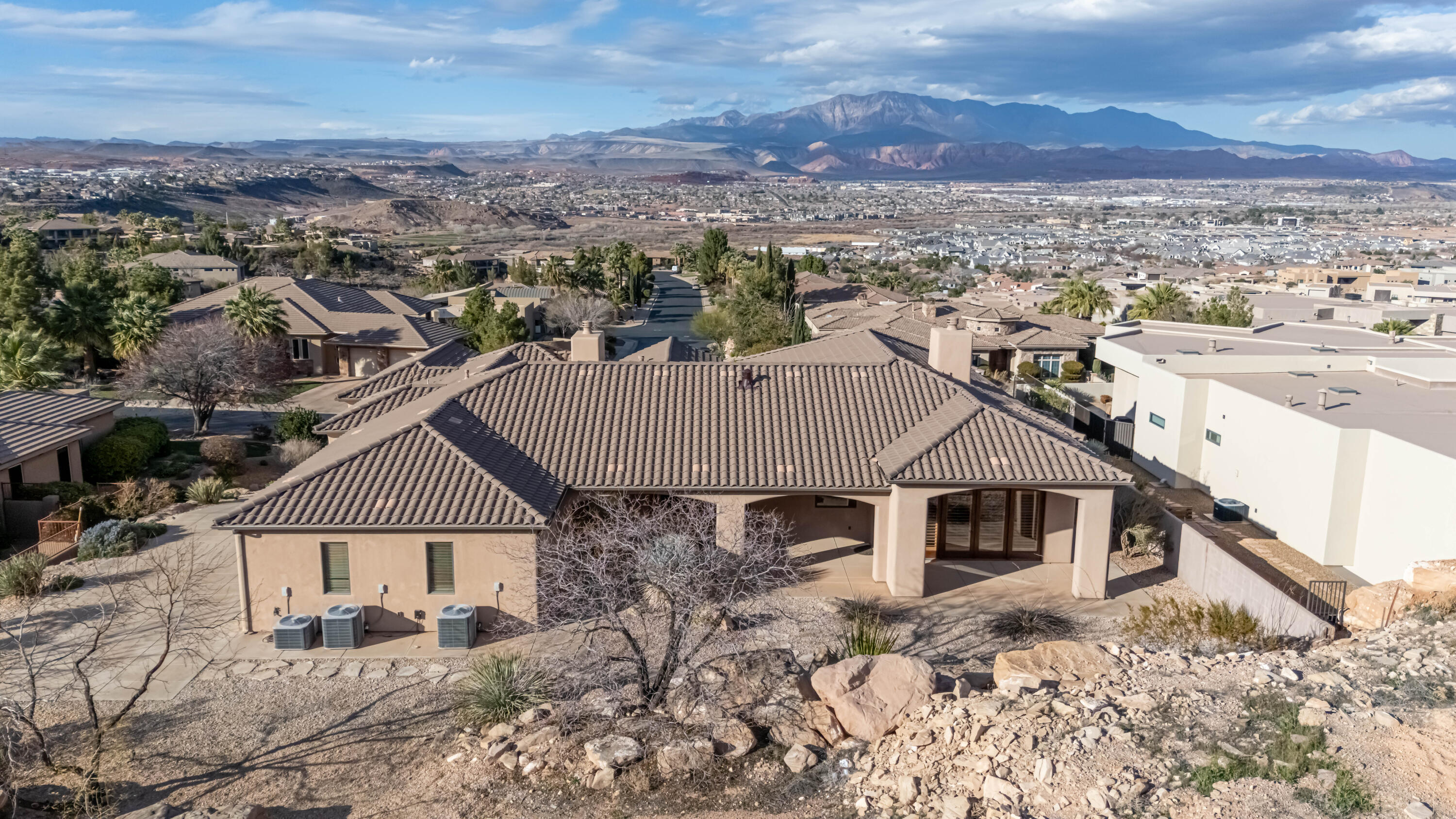 STONE CLIFF - Residential