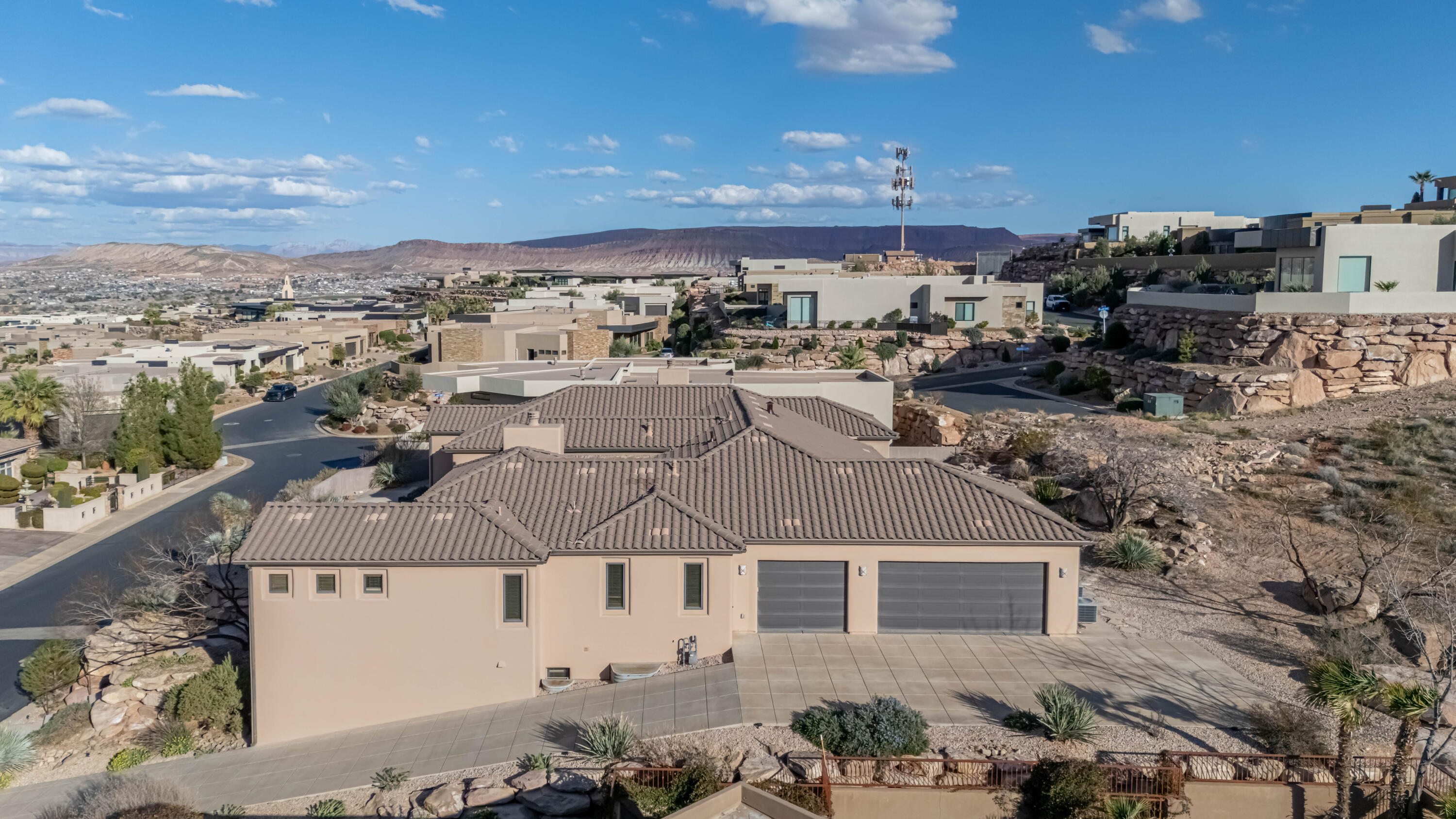STONE CLIFF - Residential