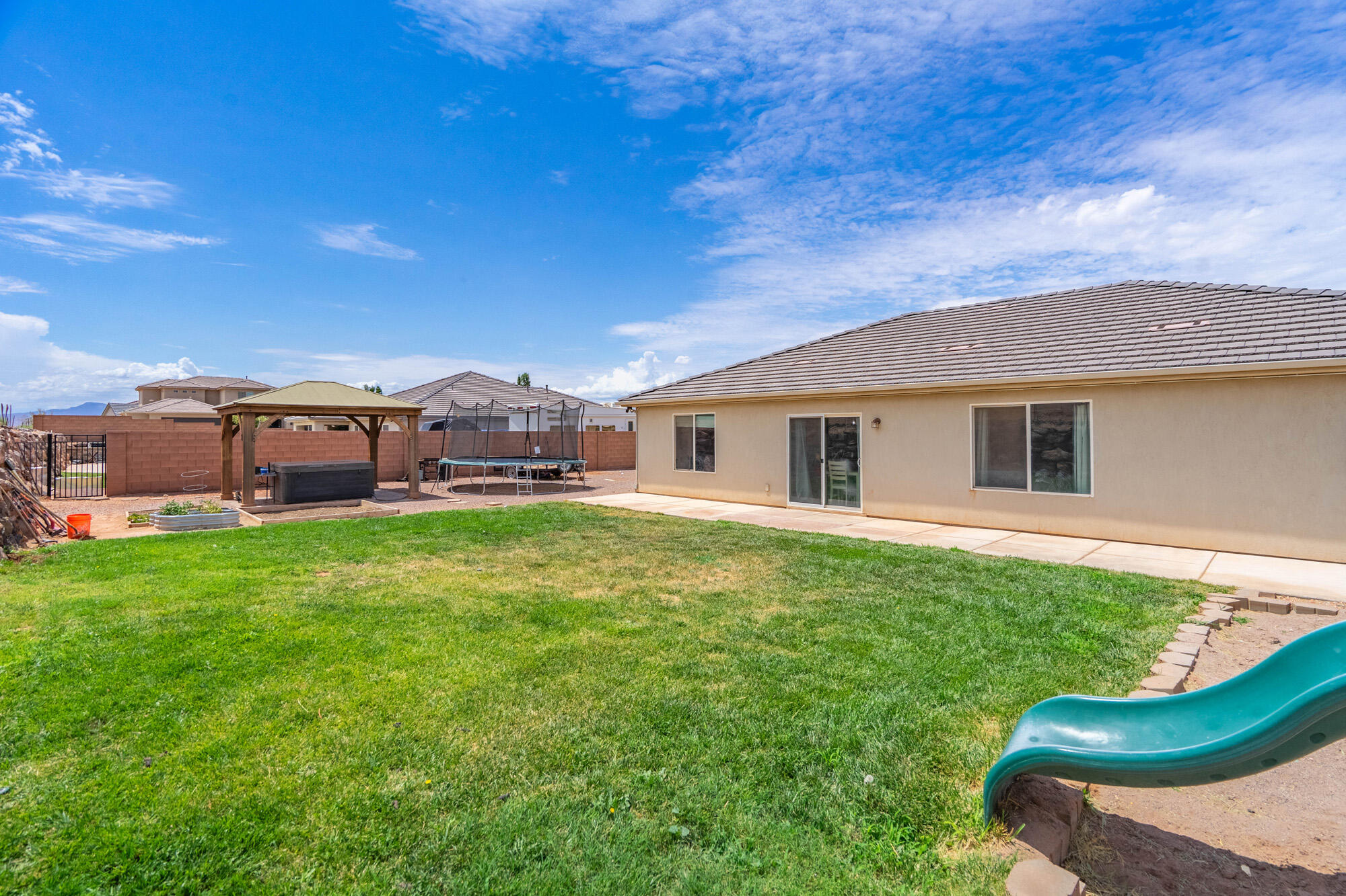 SUGAR PLUM IN THE FIELDS - Residential