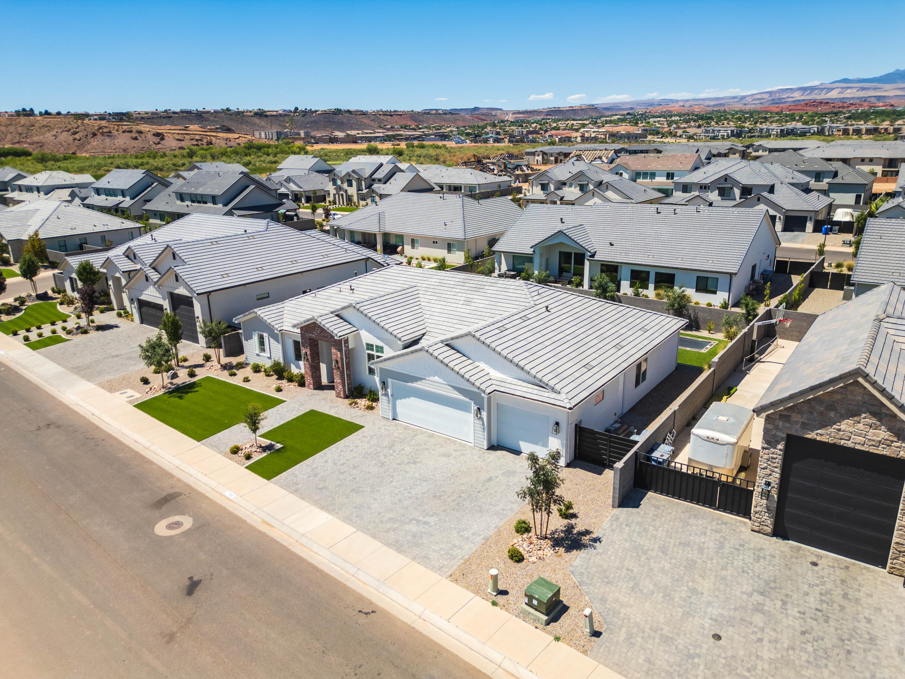 MOORLAND PARK - Residential