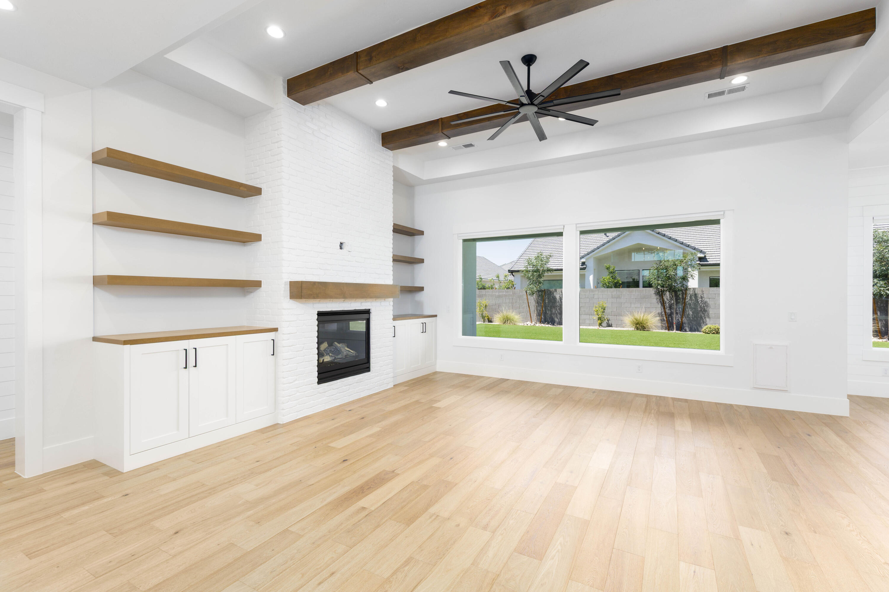 MOORLAND PARK - Residential