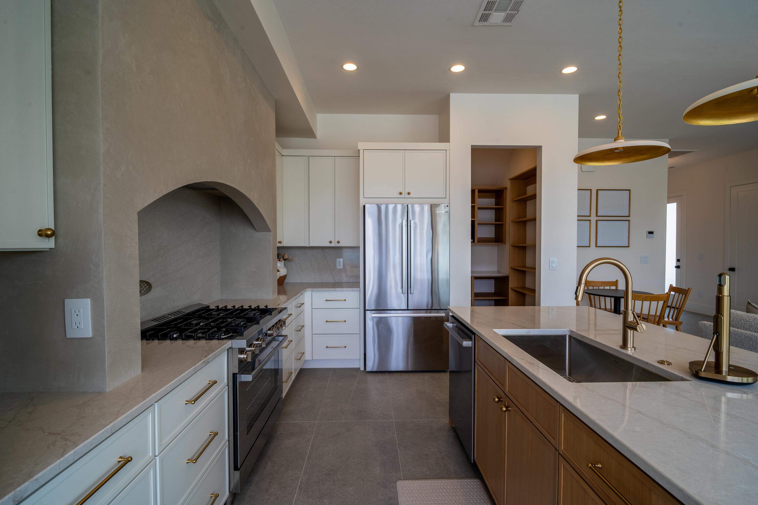 DESERT COLOR SHORES WATERS EDGE - Residential