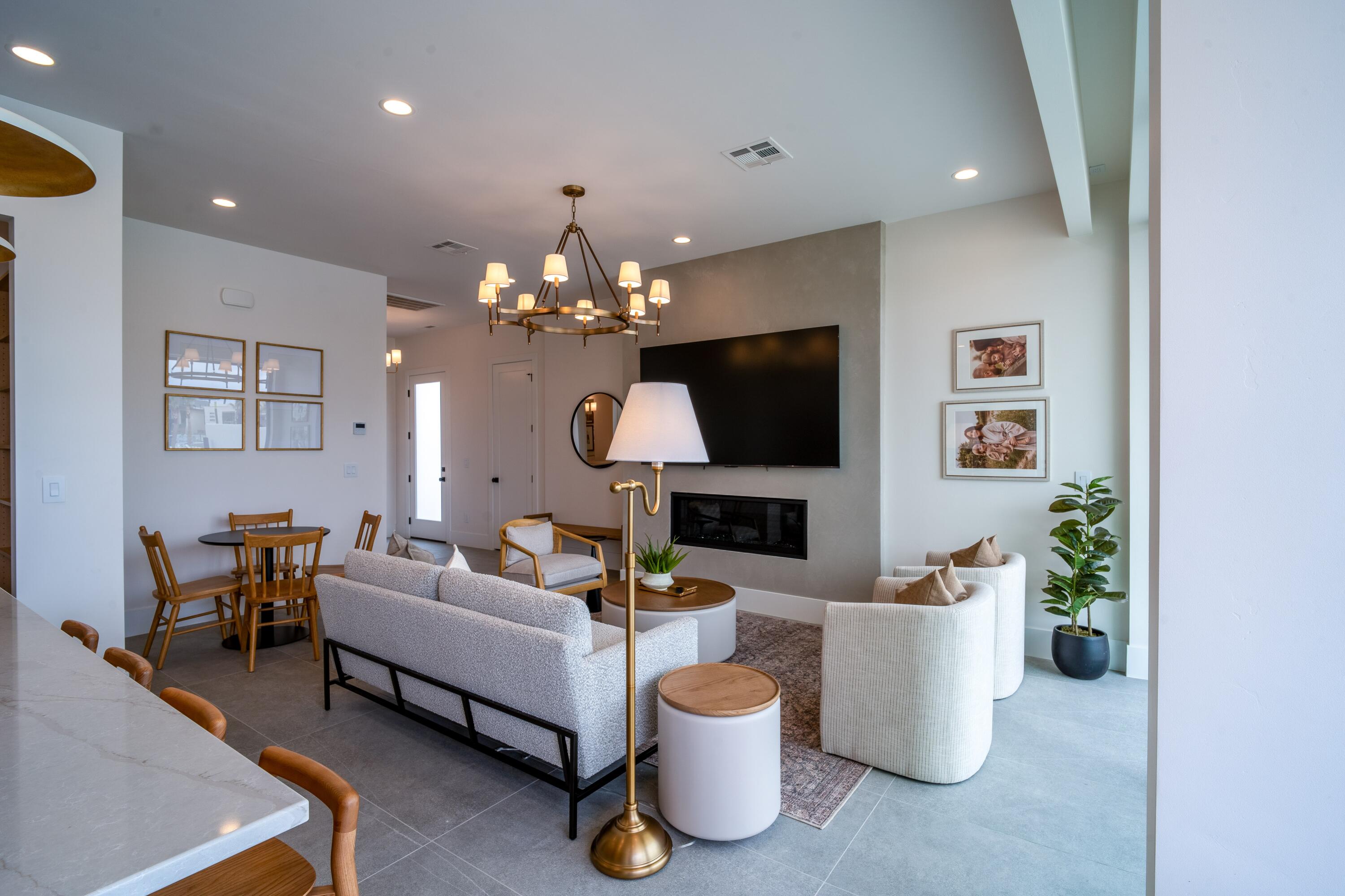 DESERT COLOR SHORES WATERS EDGE - Residential