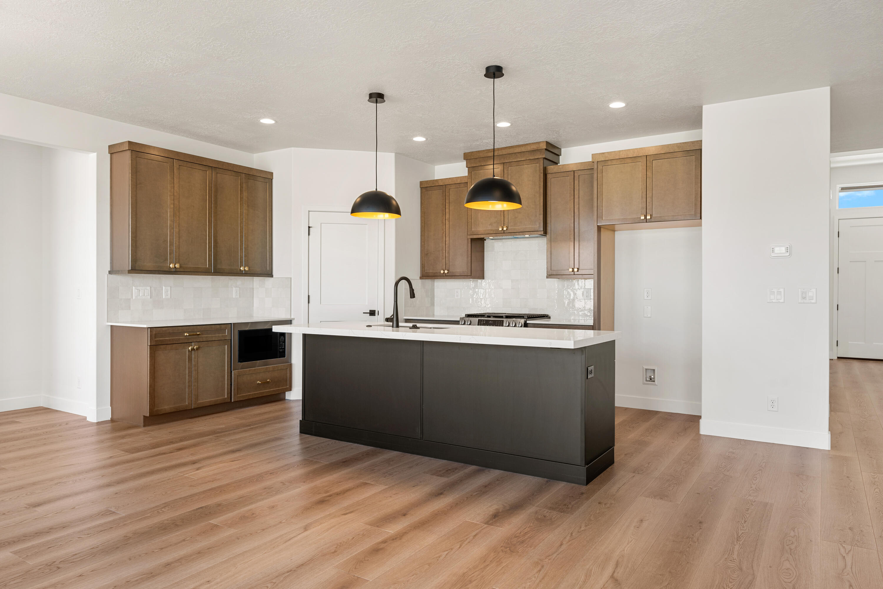 PIONEER POINTE - Residential