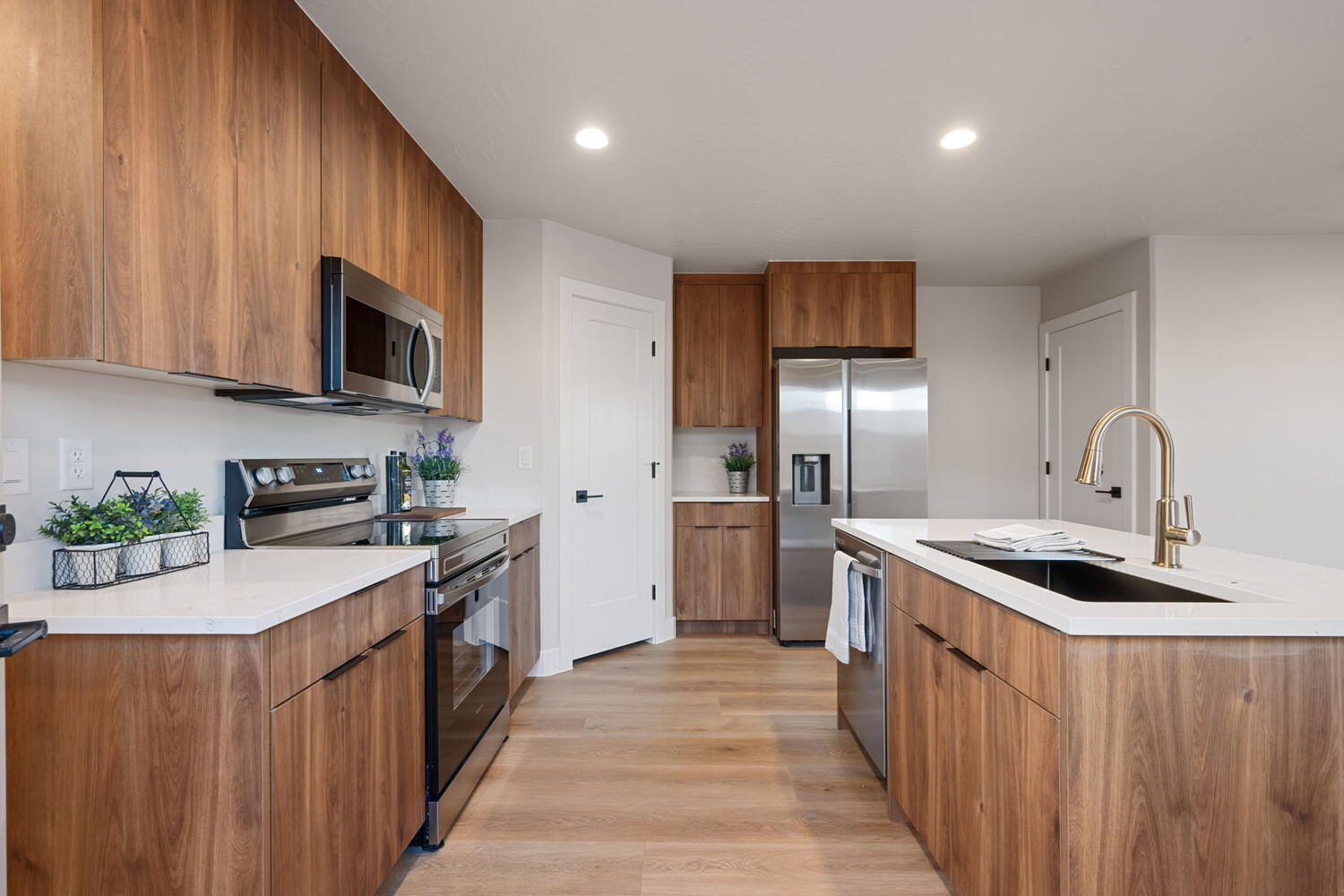 LAKESIDE AT STUCKI FARMS - Residential