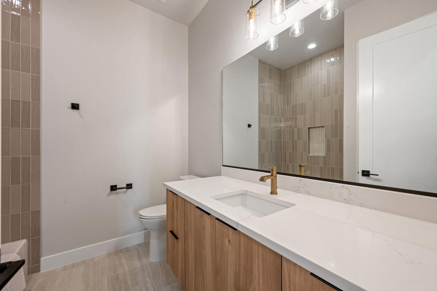 LAKESIDE AT STUCKI FARMS - Residential