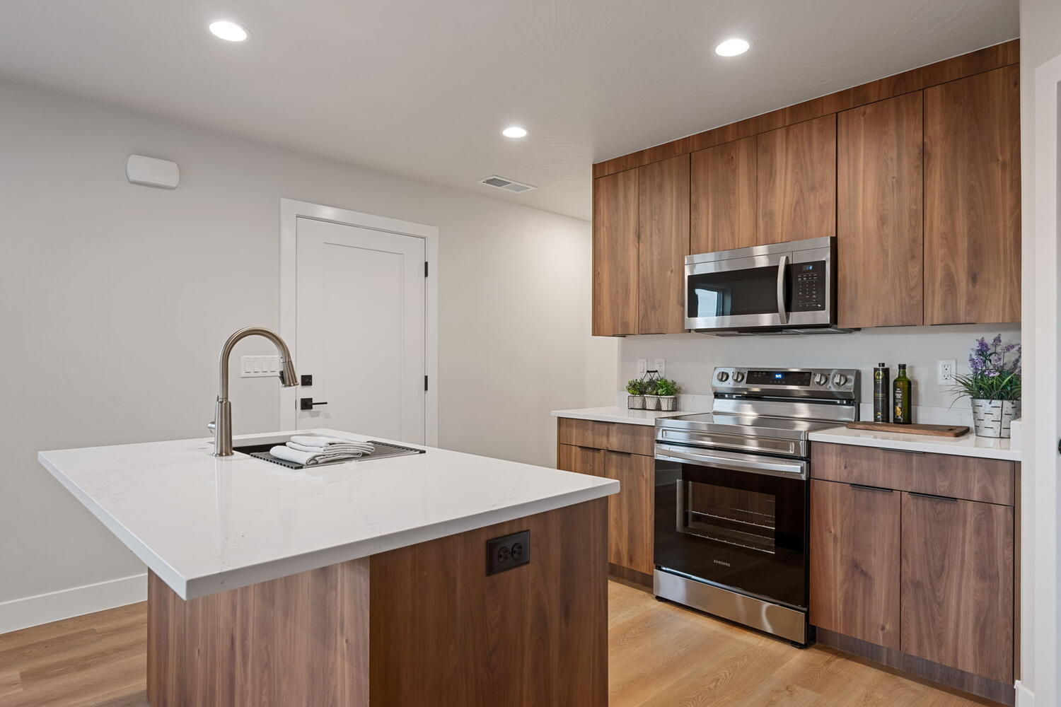 LAKESIDE AT STUCKI FARMS - Residential