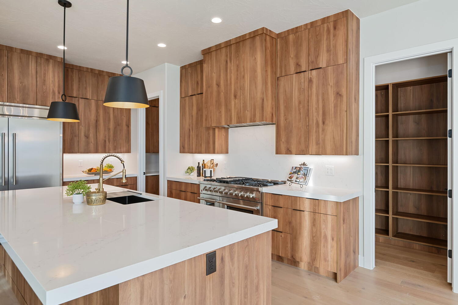 LAKESIDE AT STUCKI FARMS - Residential
