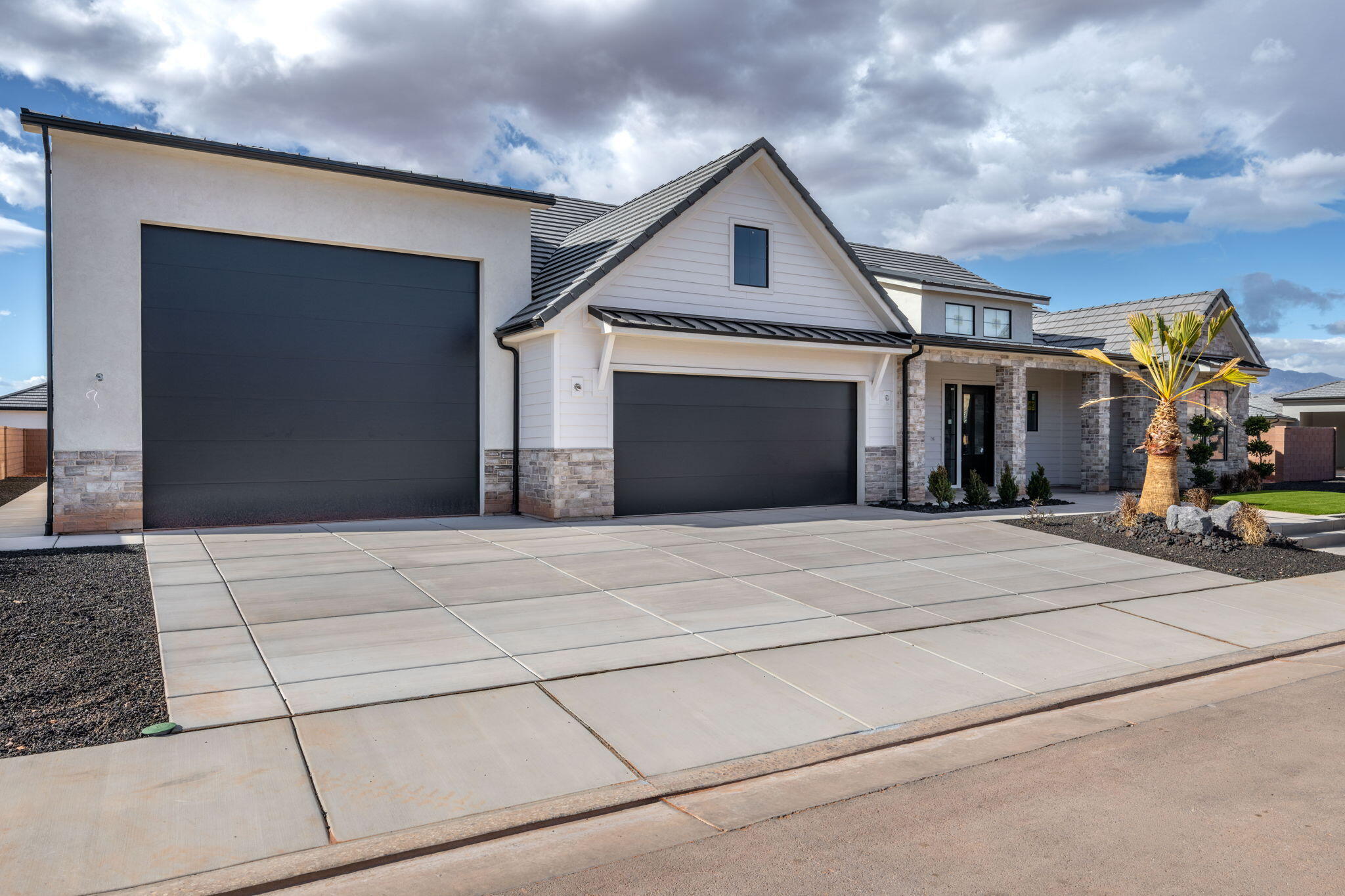 LAKESIDE AT STUCKI FARMS - Residential