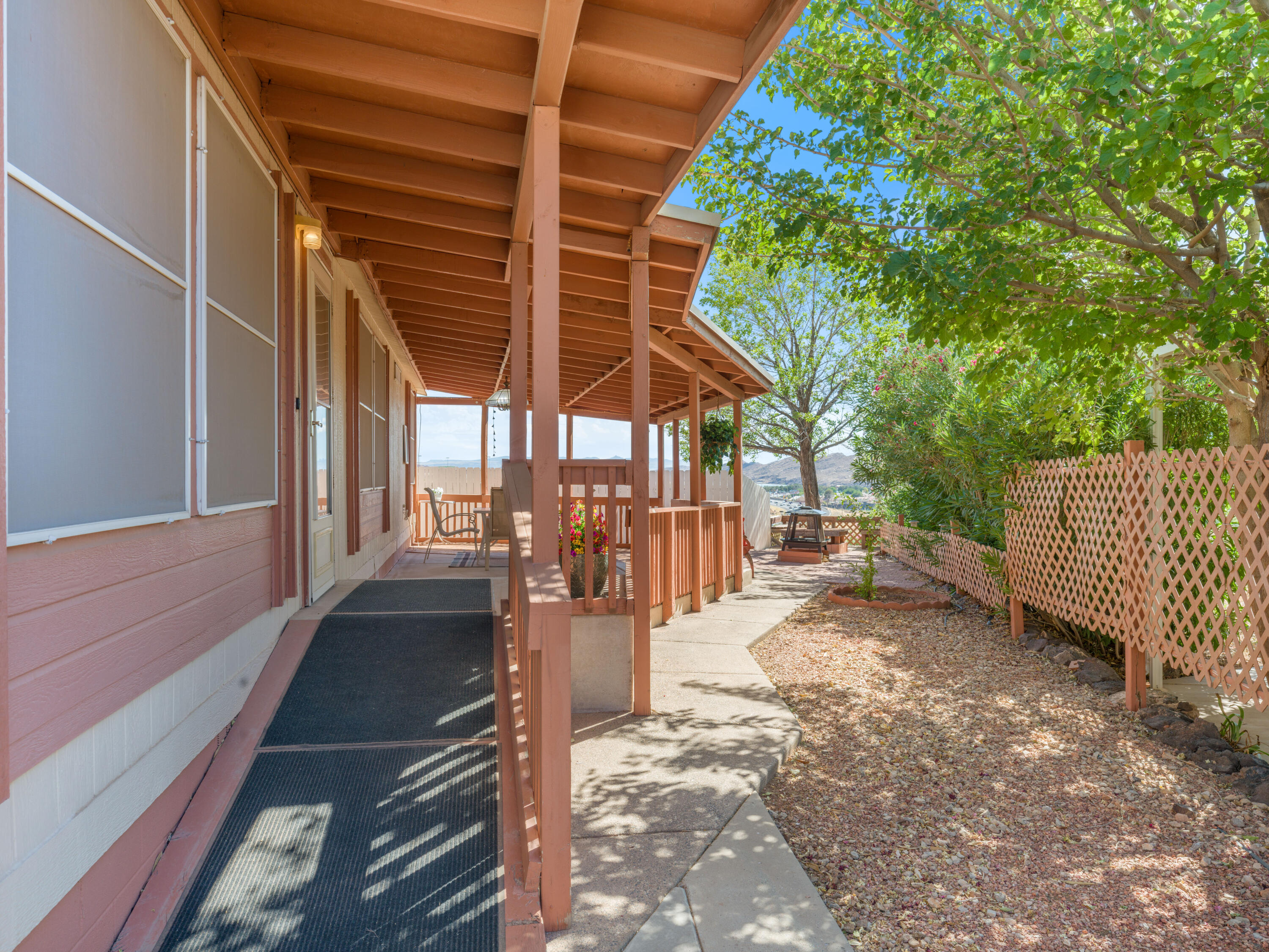 LAVA BLUFF MOBILE HOME PARK - Residential