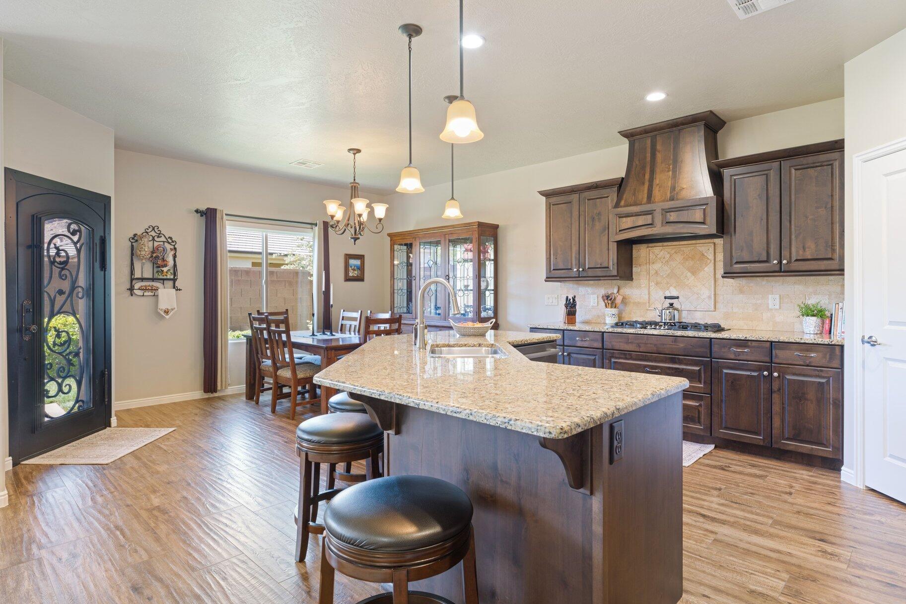 REDWOOD ESTATES - Residential