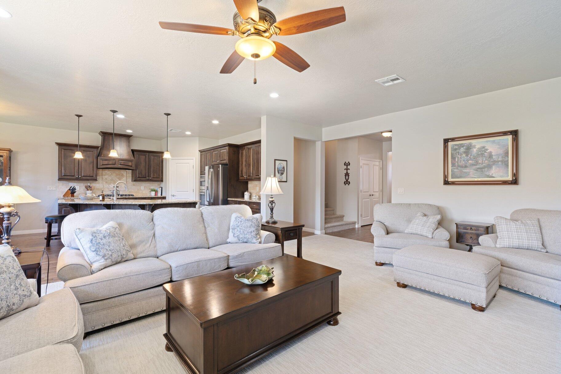 REDWOOD ESTATES - Residential