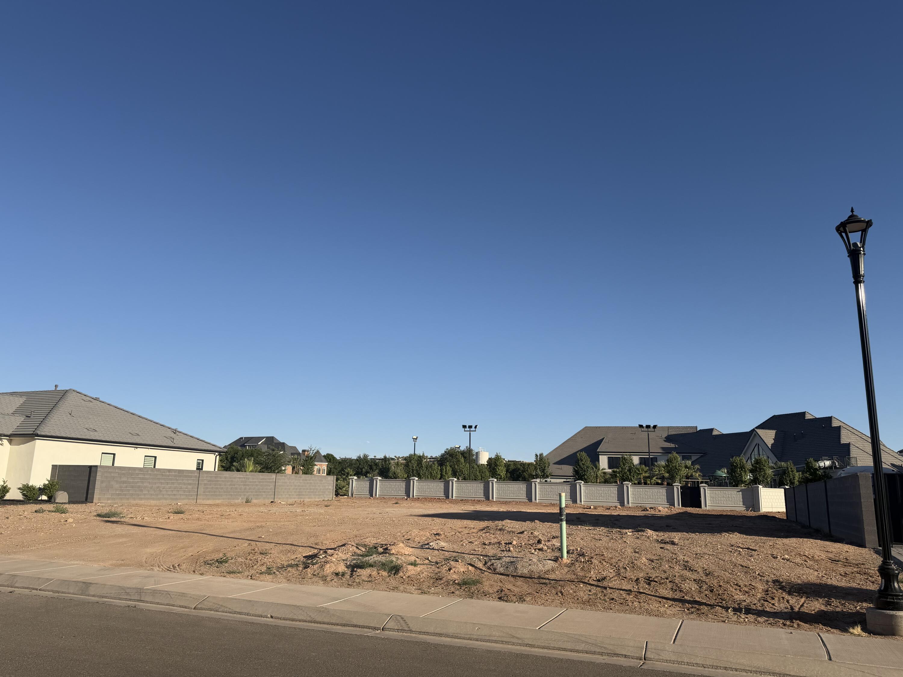 MOORLAND PARK - Land