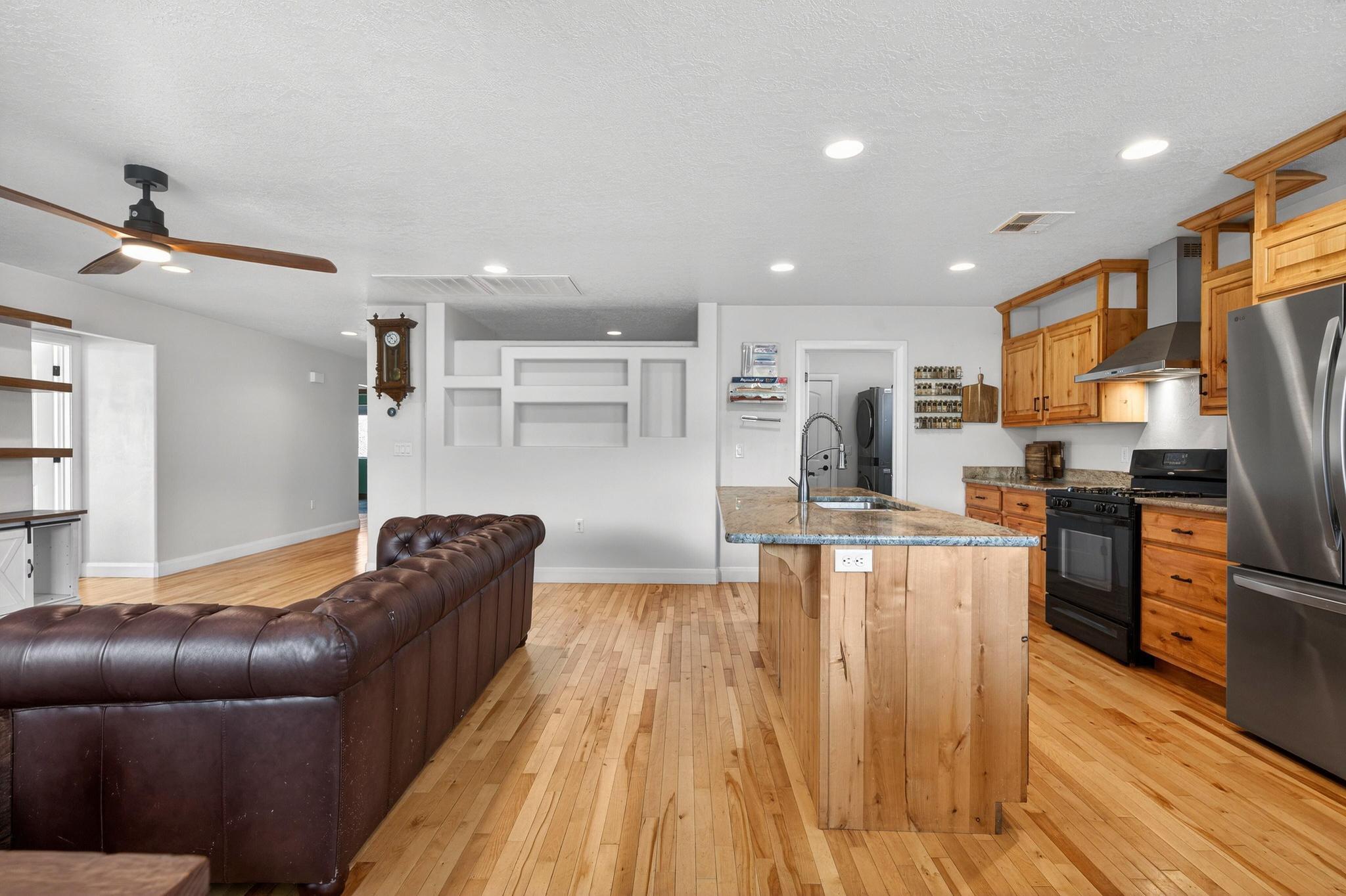 ALMOND HEIGHTS PARK - Residential