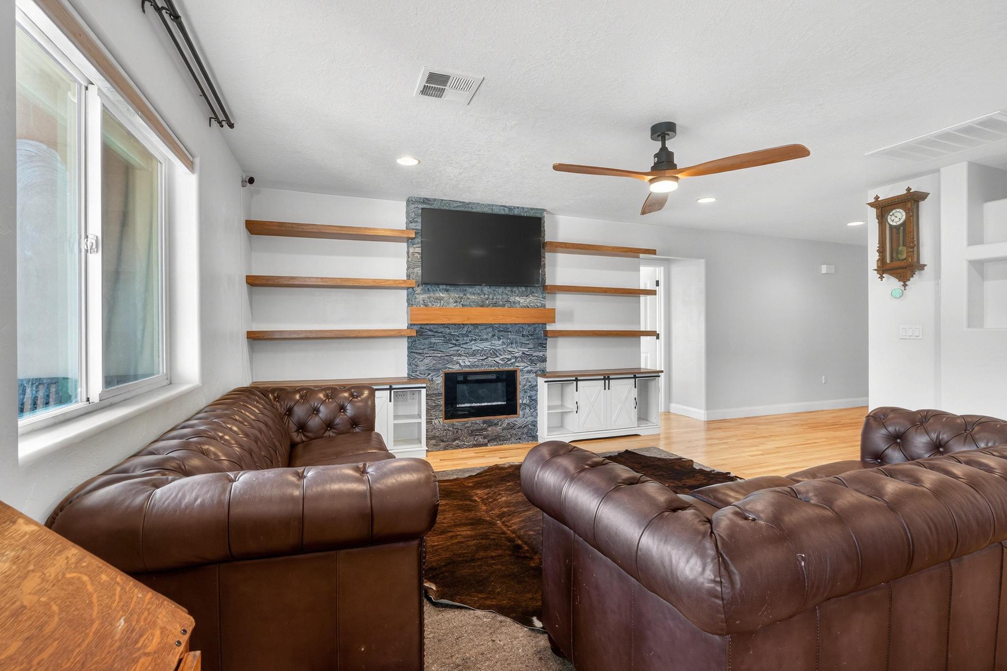 ALMOND HEIGHTS PARK - Residential
