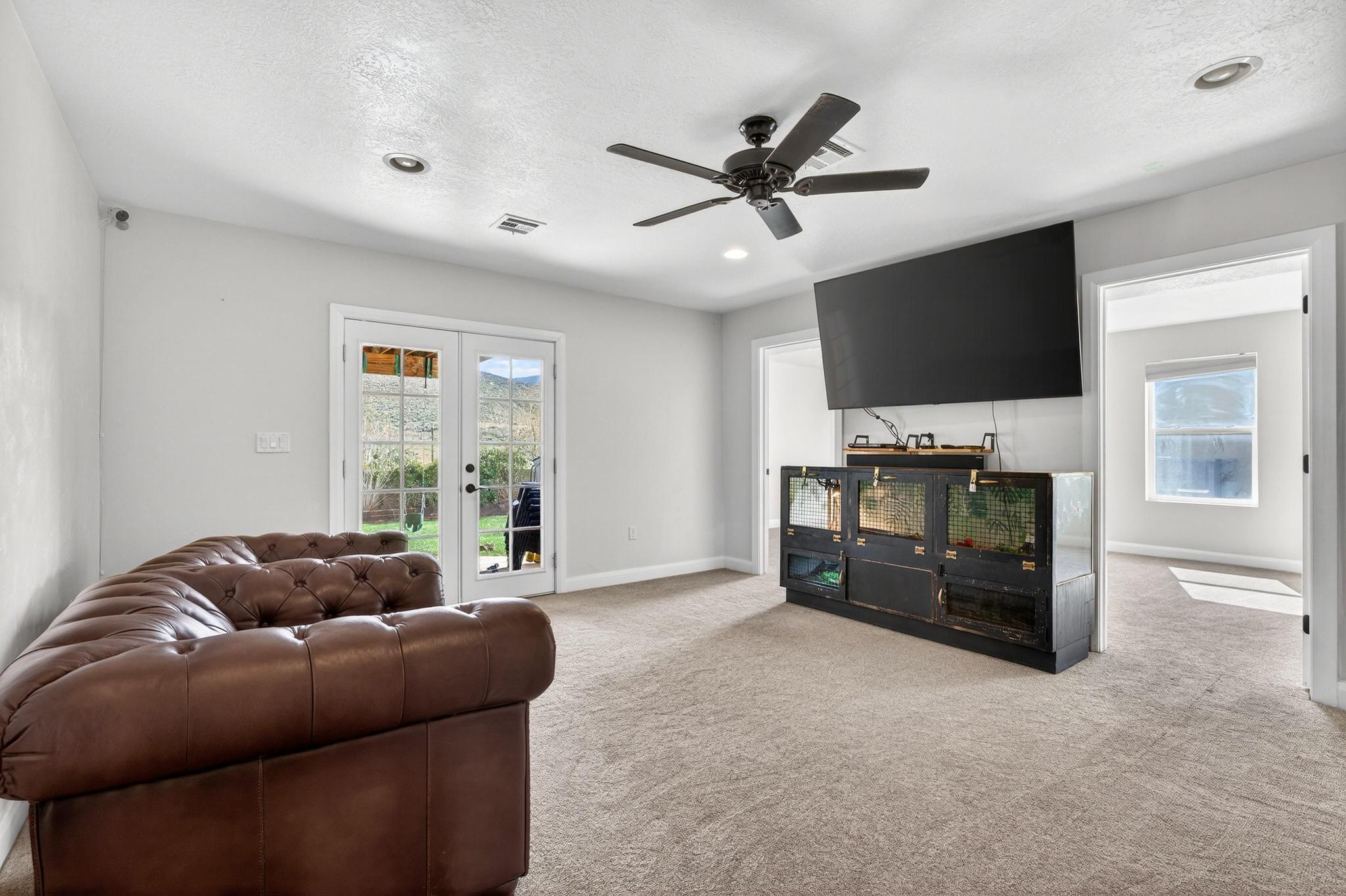 ALMOND HEIGHTS PARK - Residential