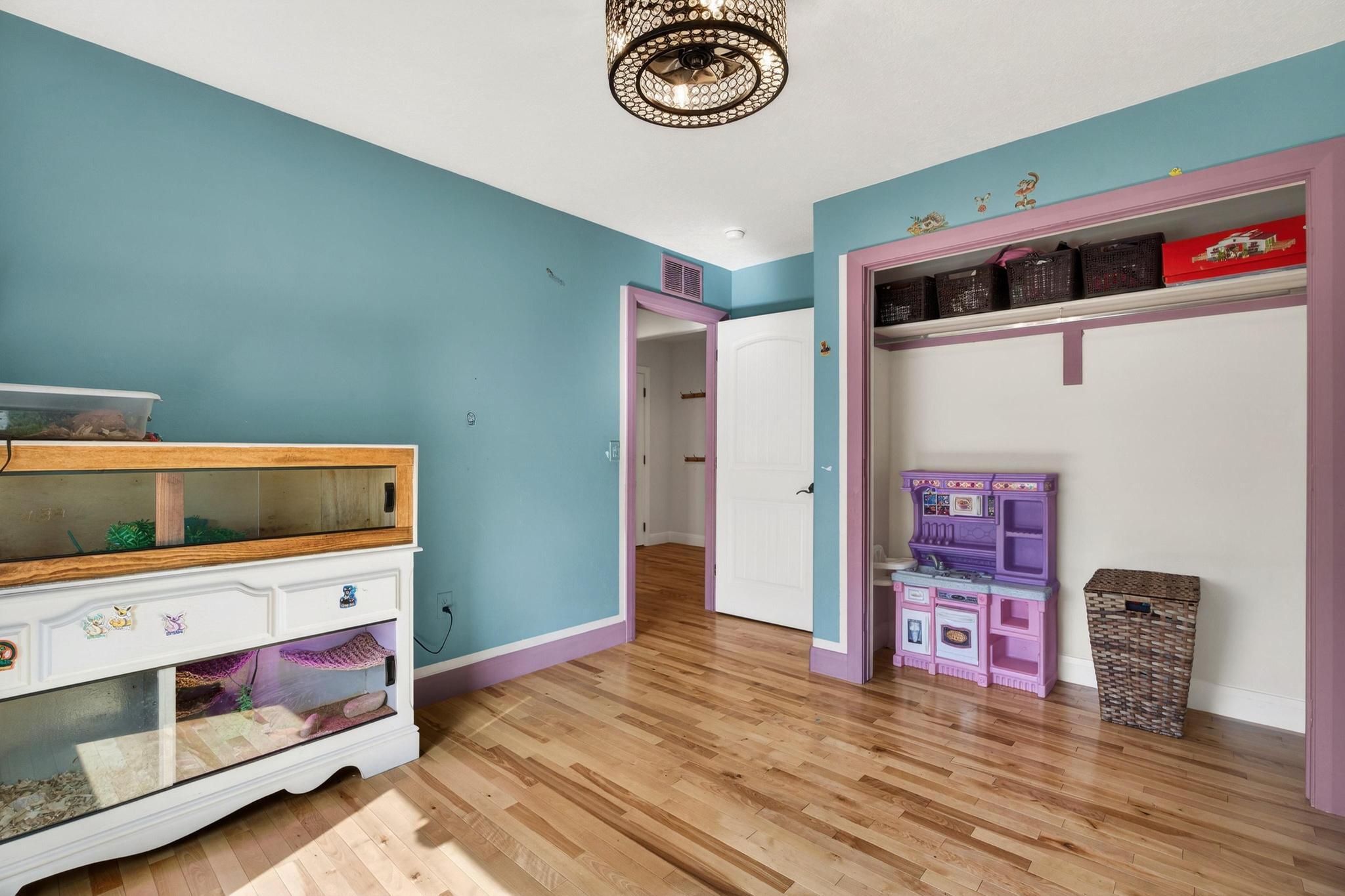 ALMOND HEIGHTS PARK - Residential