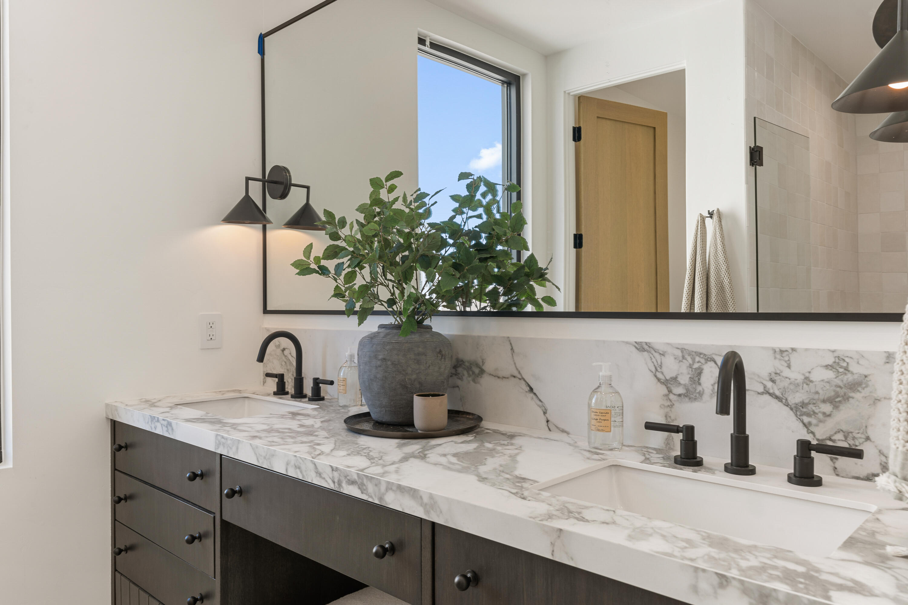 DESERT COLOR SHORES WATERS EDGE - Residential