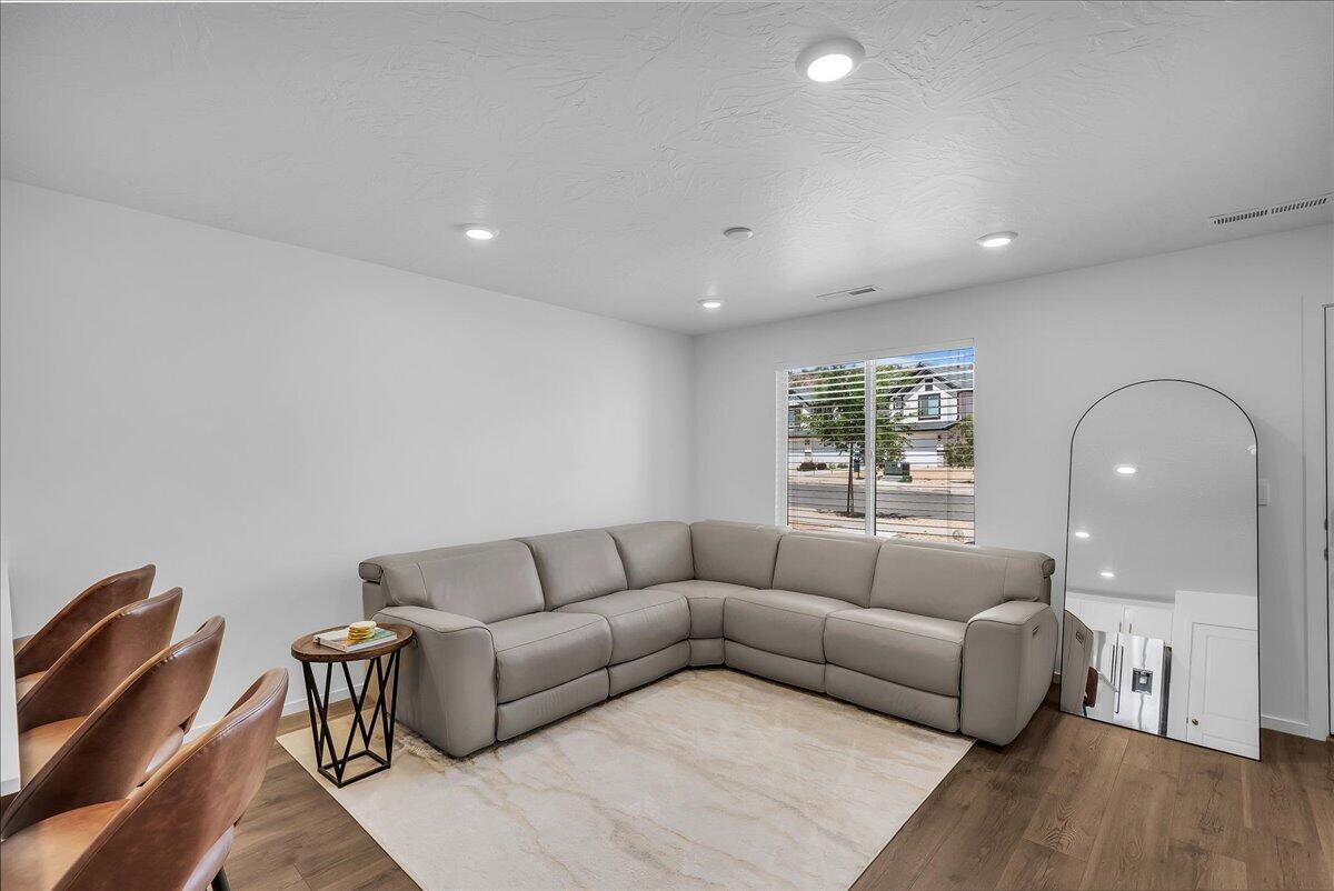 LABYRINTH PT AT LG VALLEY - Residential