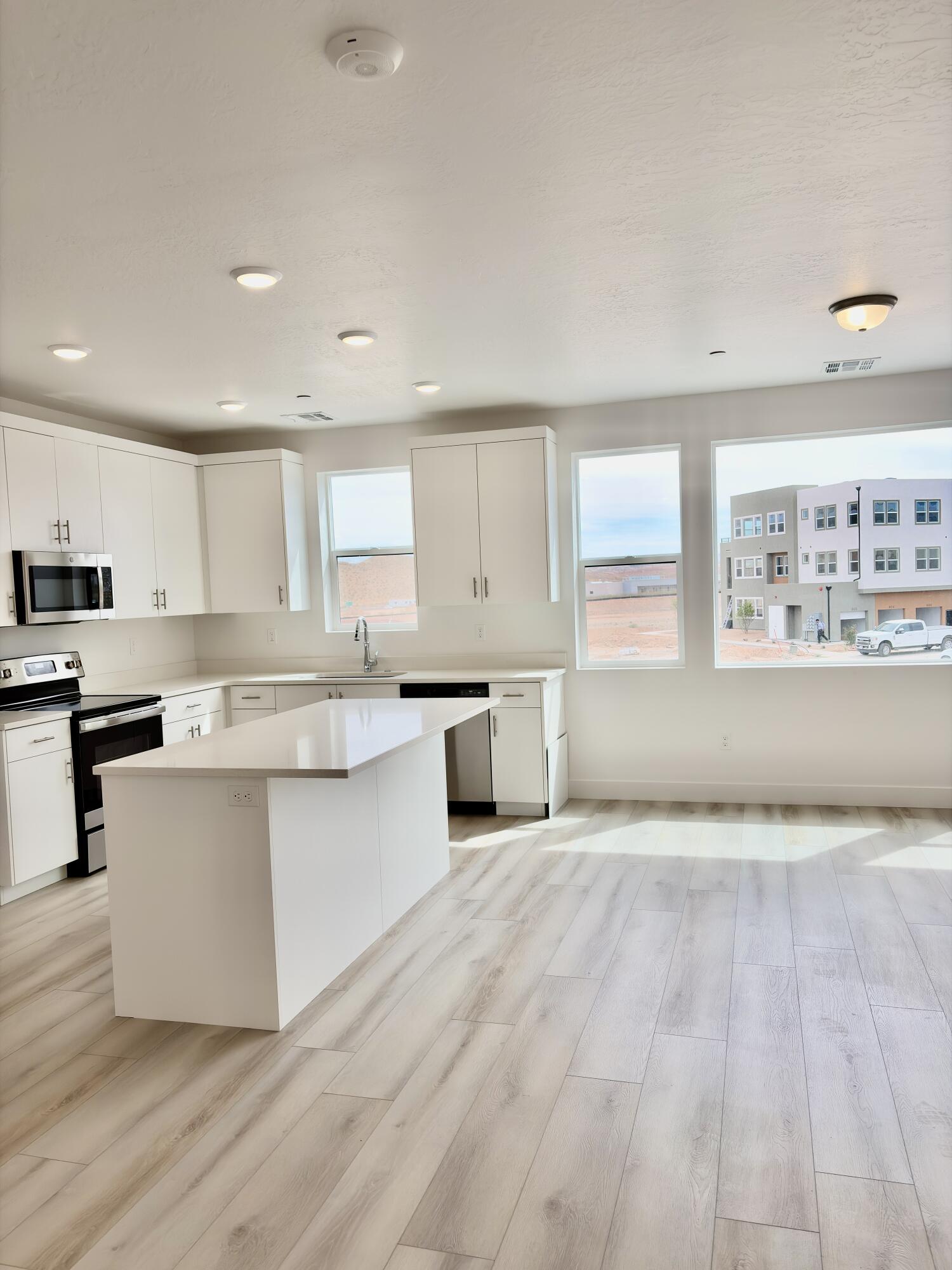 DESERT COLOR SAGE HAVEN CONDOMINIUMS - Residential